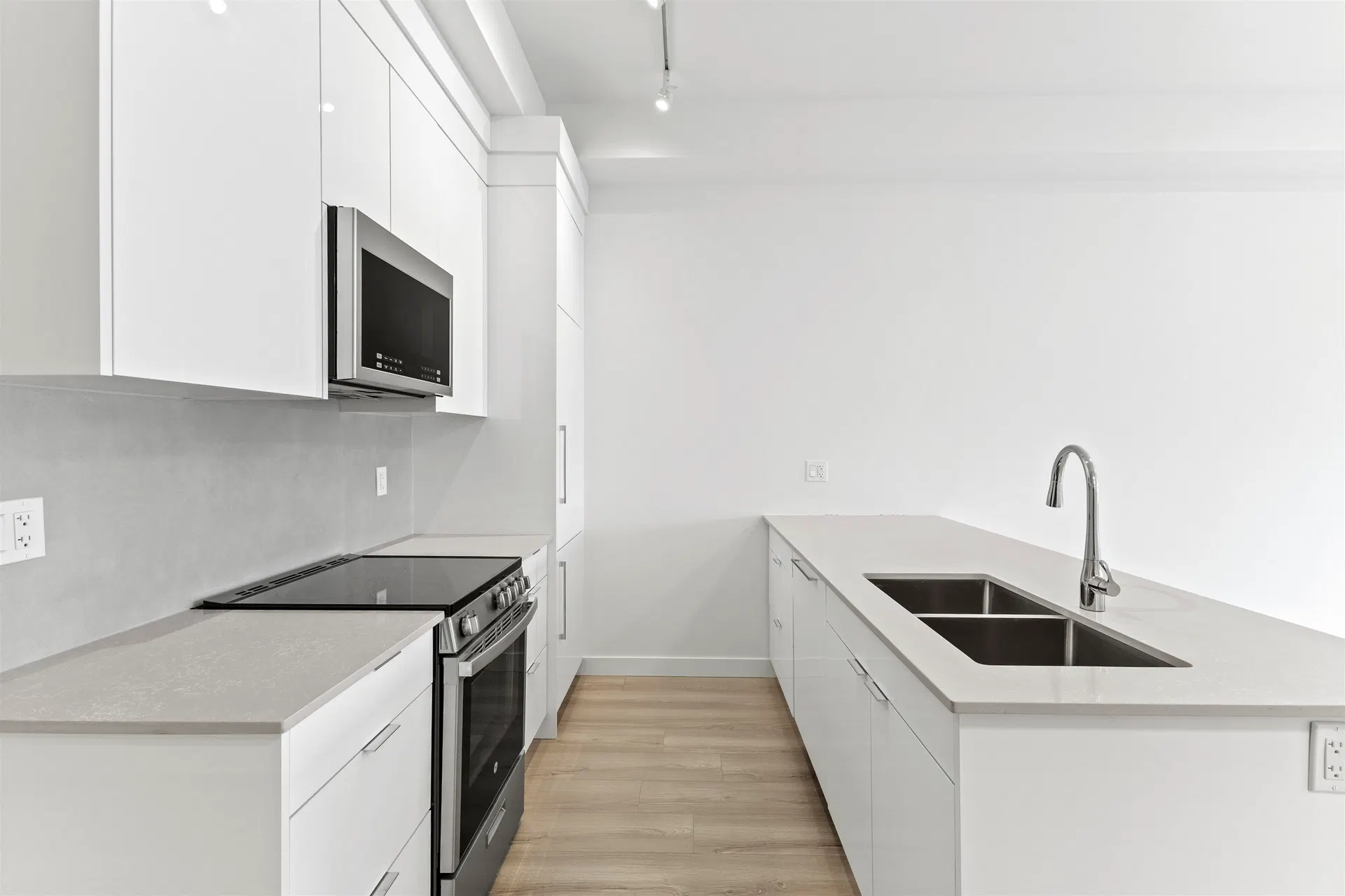 Photo 5 of 20 at #510 – 11913 Burnett Street