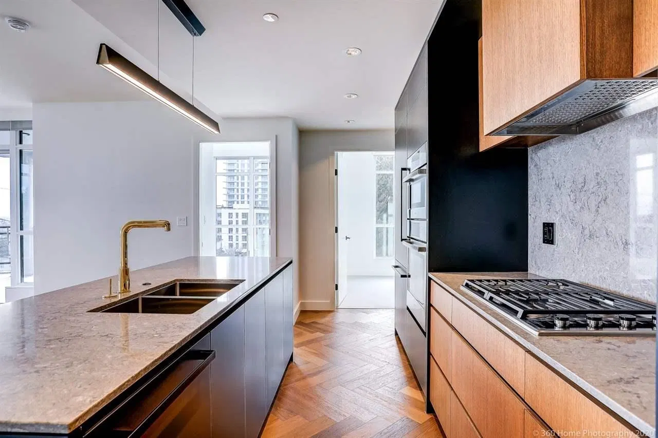 Photo 4 of 13 at #204 – 458 W 63rd Avenue