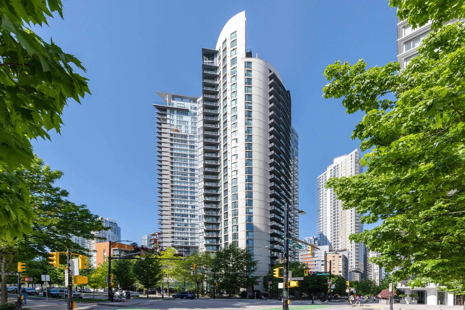 #2410 – 501 Pacific Street