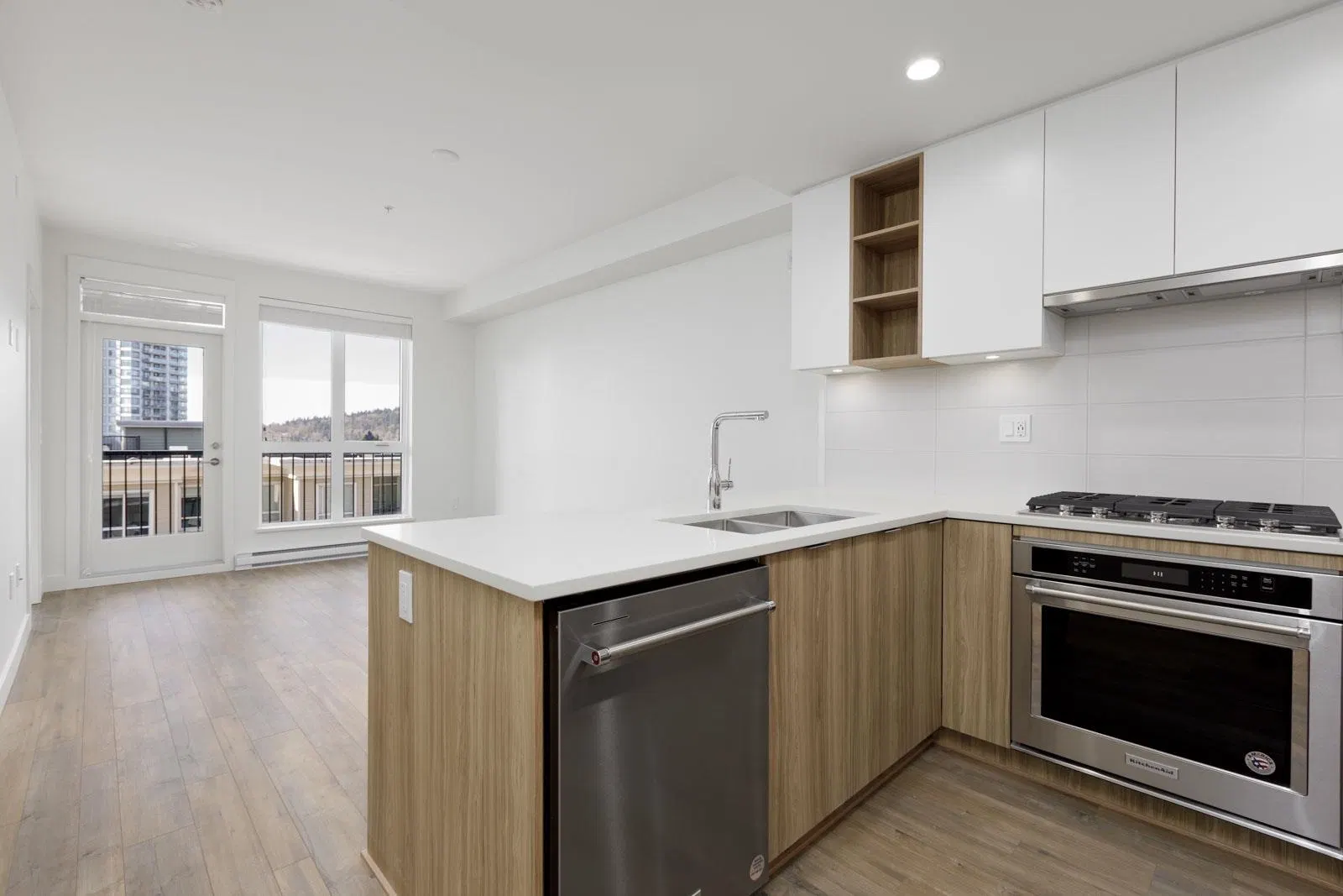 Photo 3 of 12 at #409 – 750 Dogwood Street