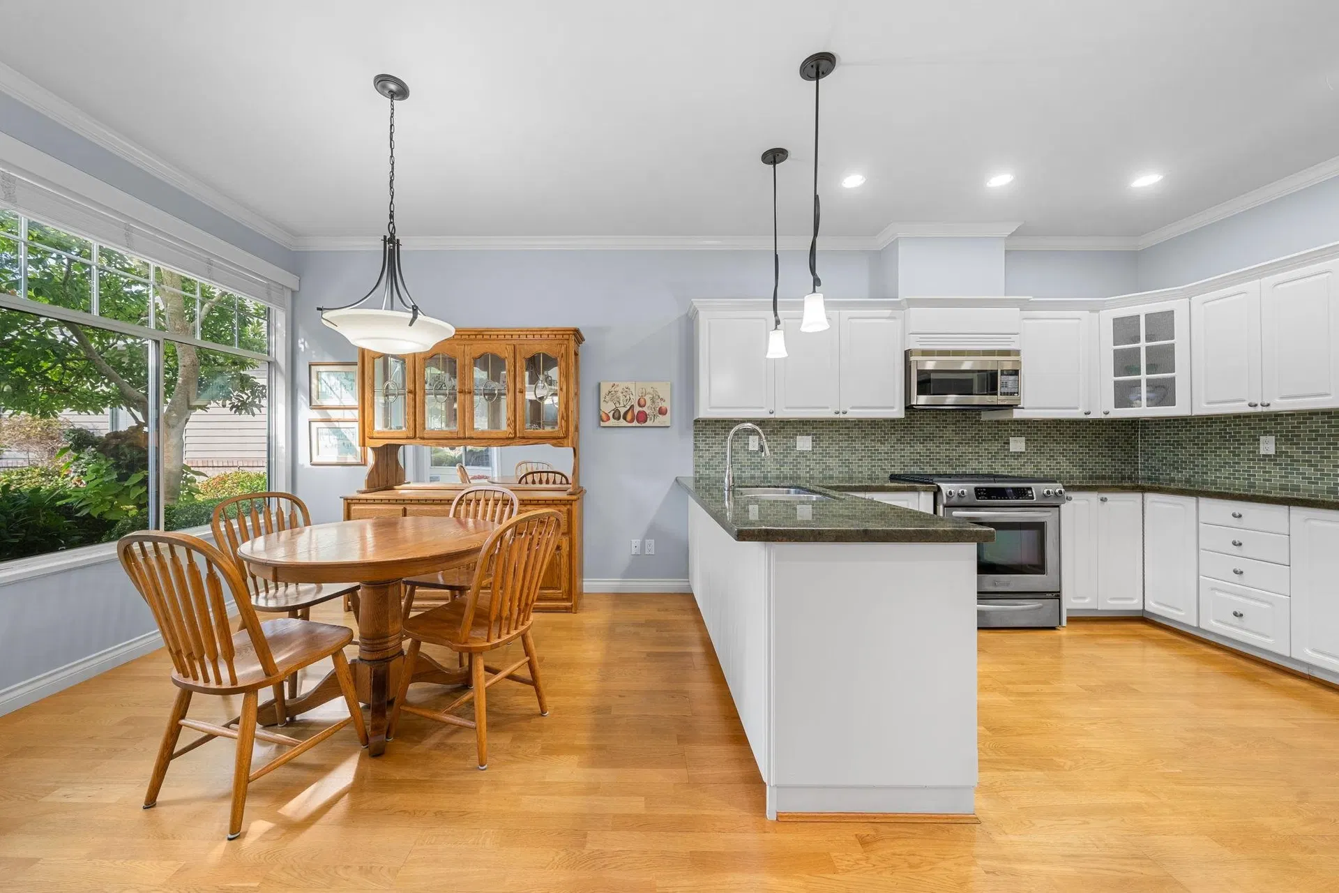 Photo 4 of 40 at #41 – 2533 152 Street