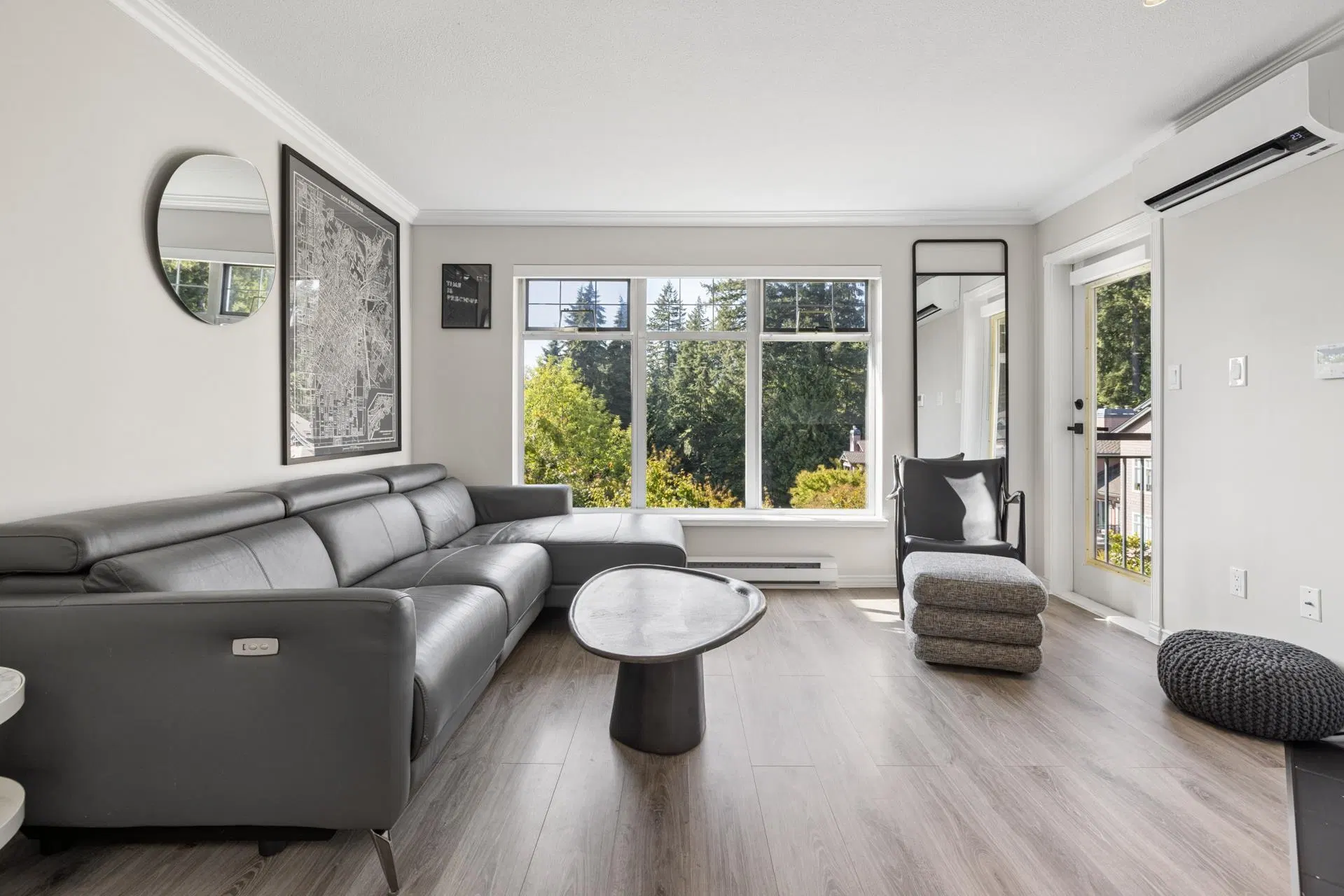 Photo 4 of 30 at #201 – 1140 Strathaven Drive