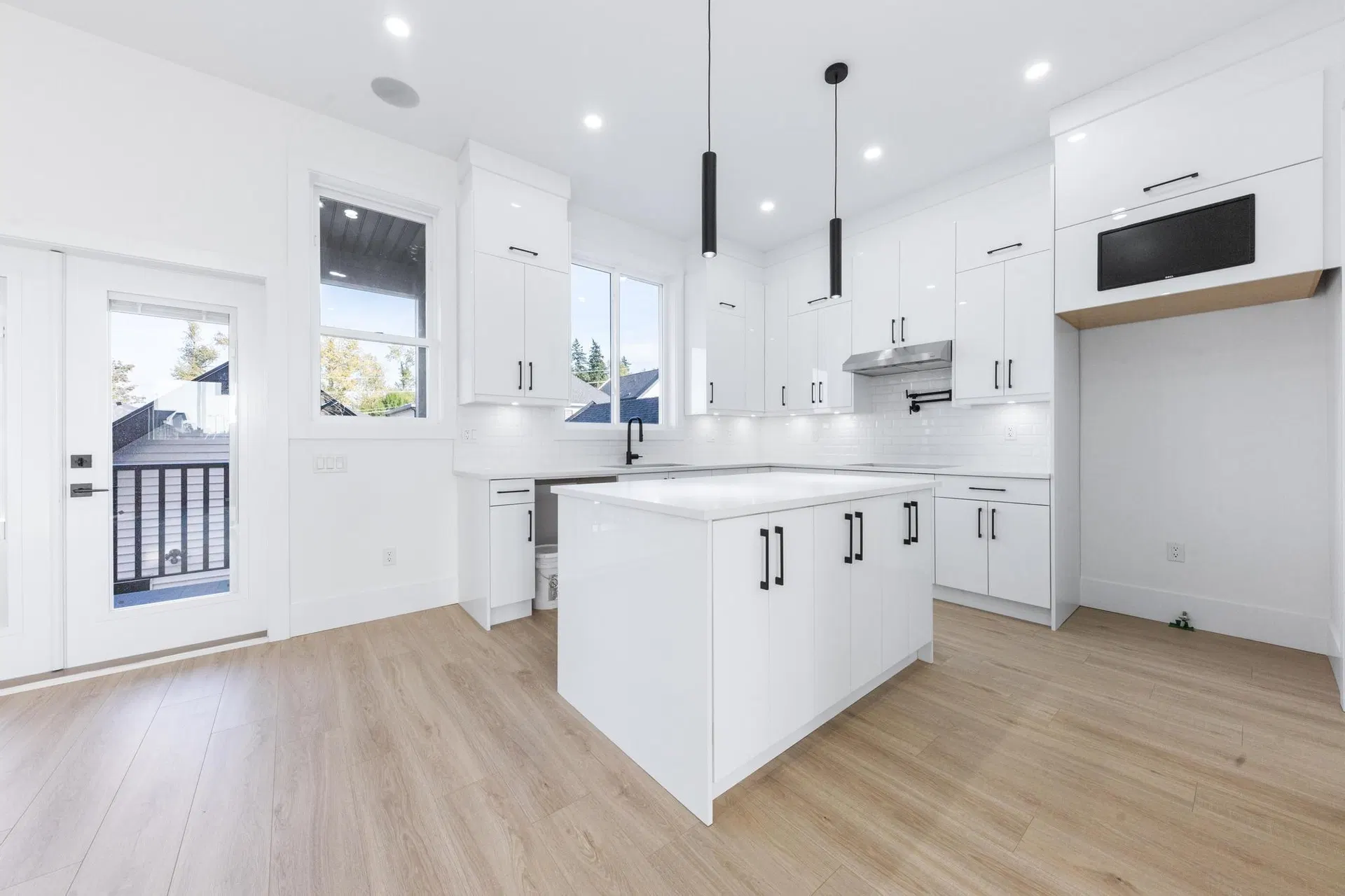 Photo 3 of 35 at 6221 148 Street