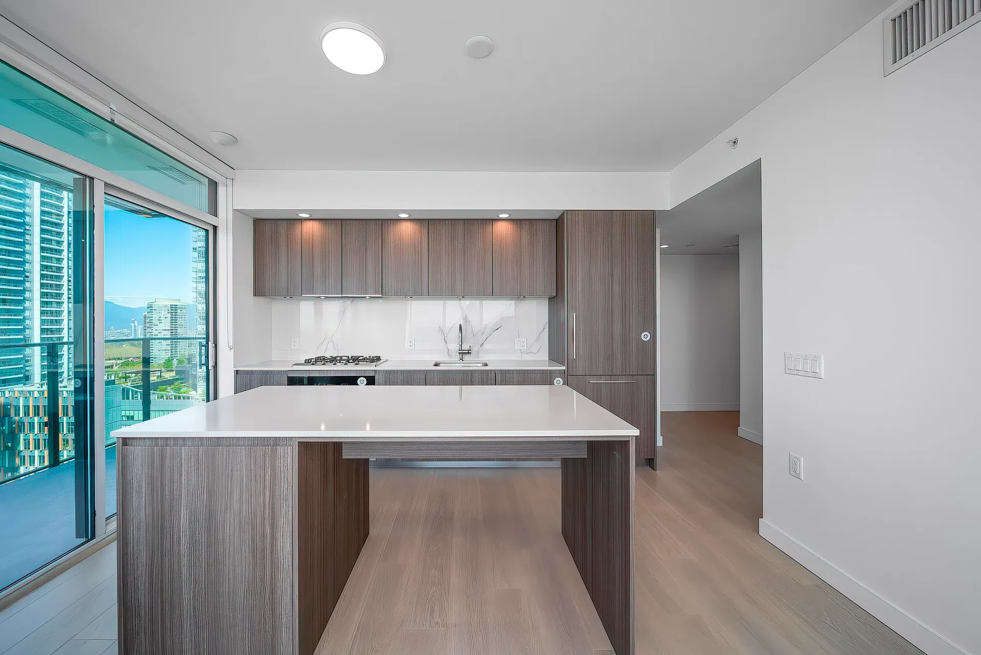Photo 4 of 33 at #1407 – 6537 Telford Avenue