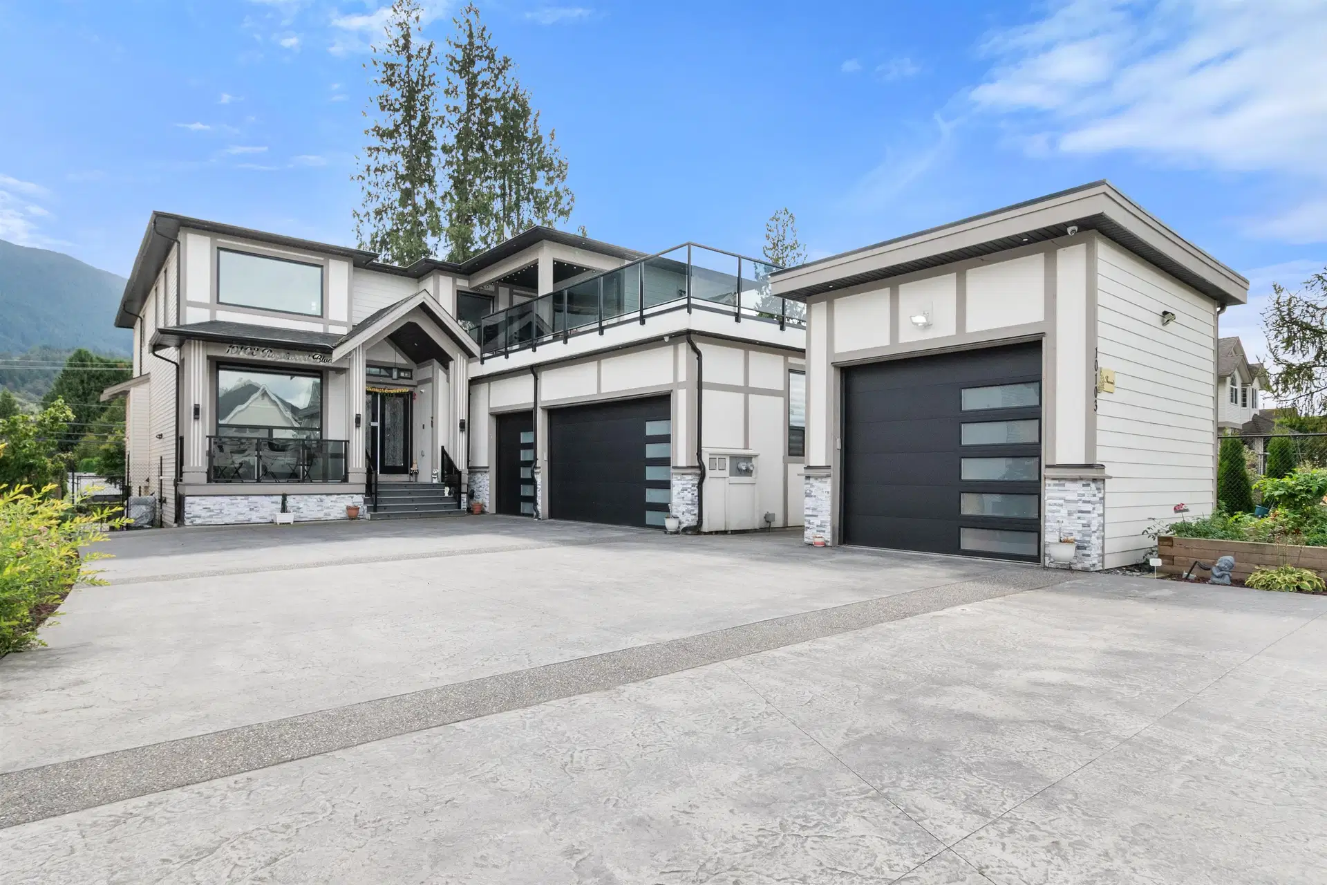 10103 Royalwood Boulevard