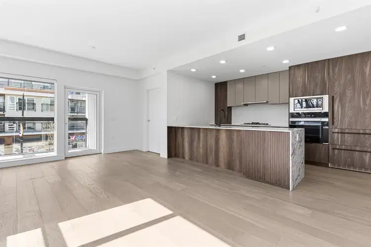 #206 – 3590 39th Avenue