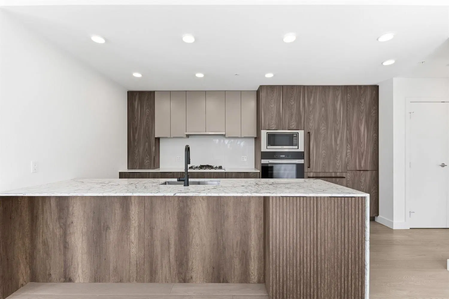 Photo 4 of 20 at #206 – 3590 W 39th Avenue