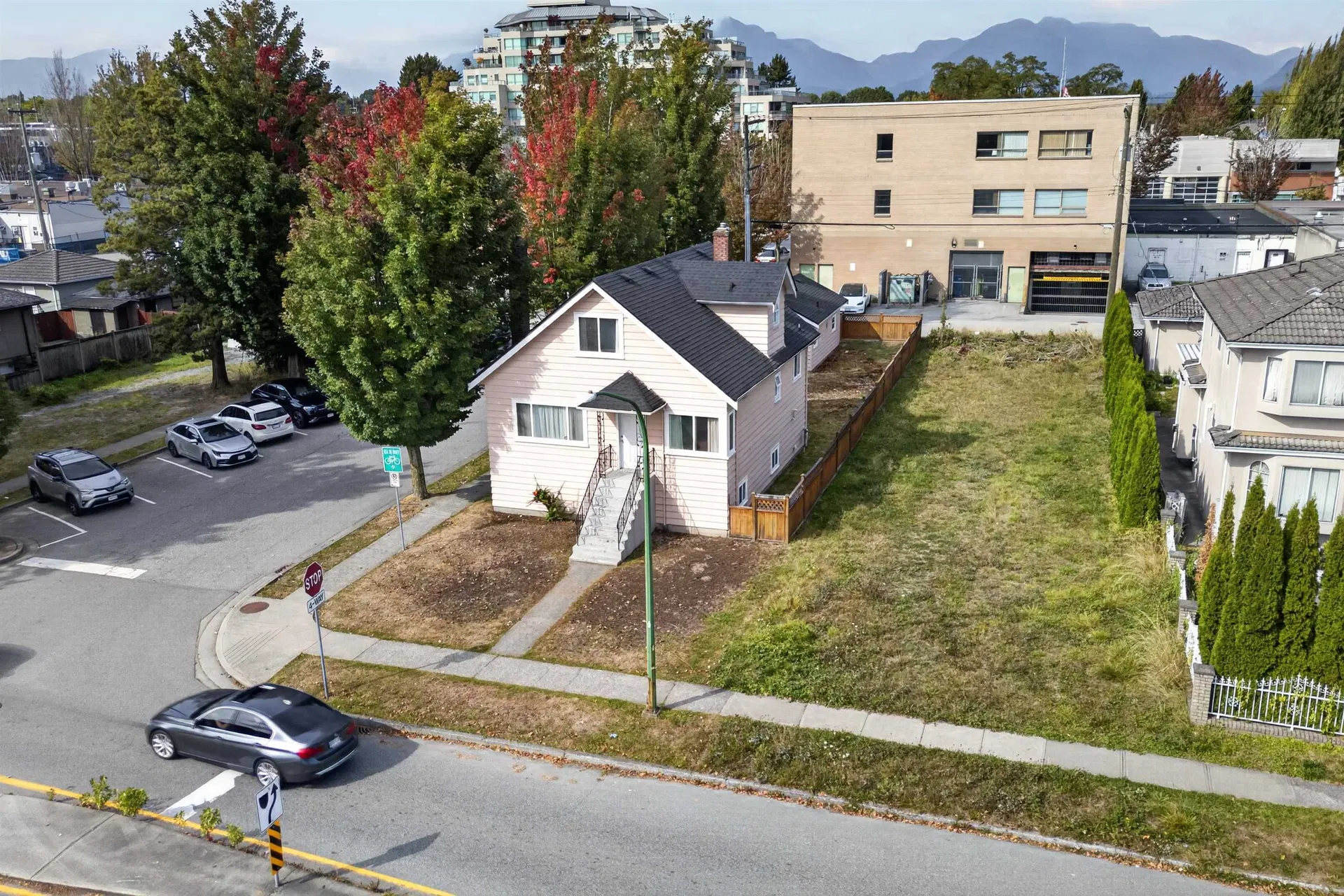 Photo 2 of 40 at 4205 Pender Street