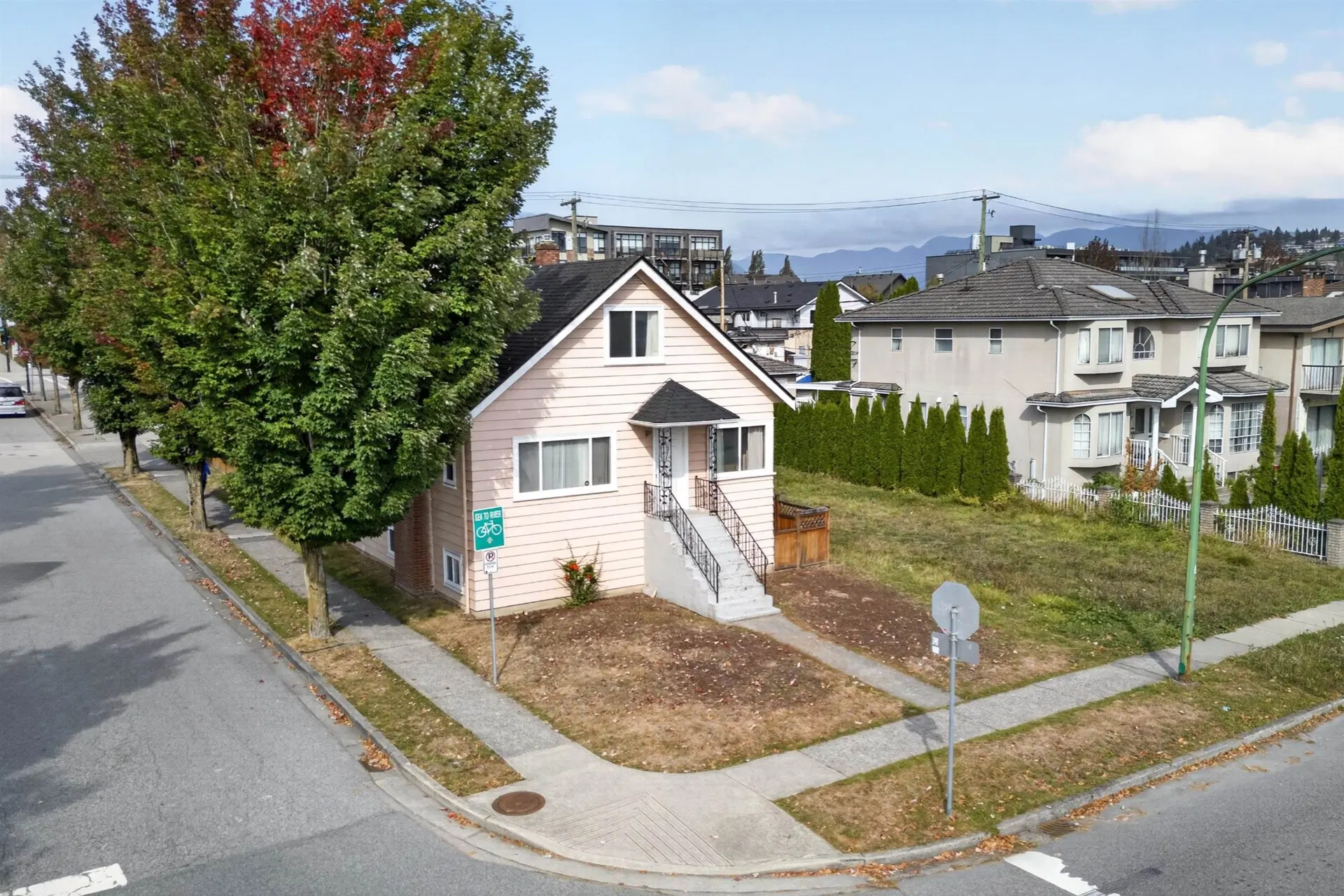 Photo 4 of 40 at 4205 Pender Street