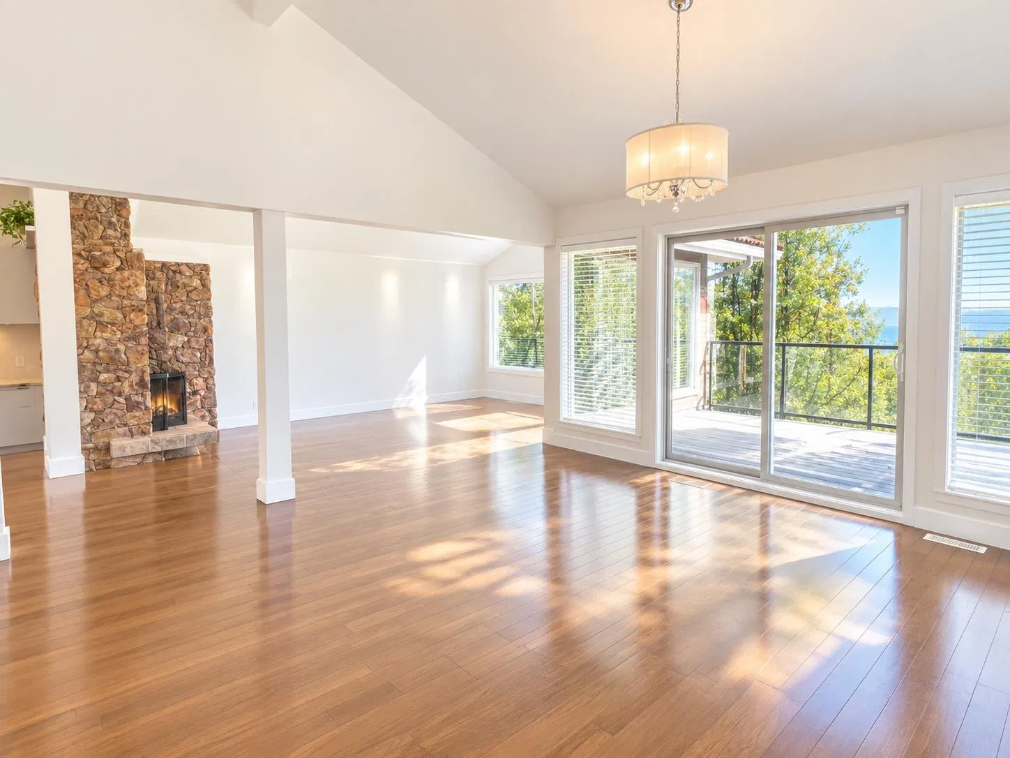 Photo 3 of 11 at 1448 Sandhurst Place