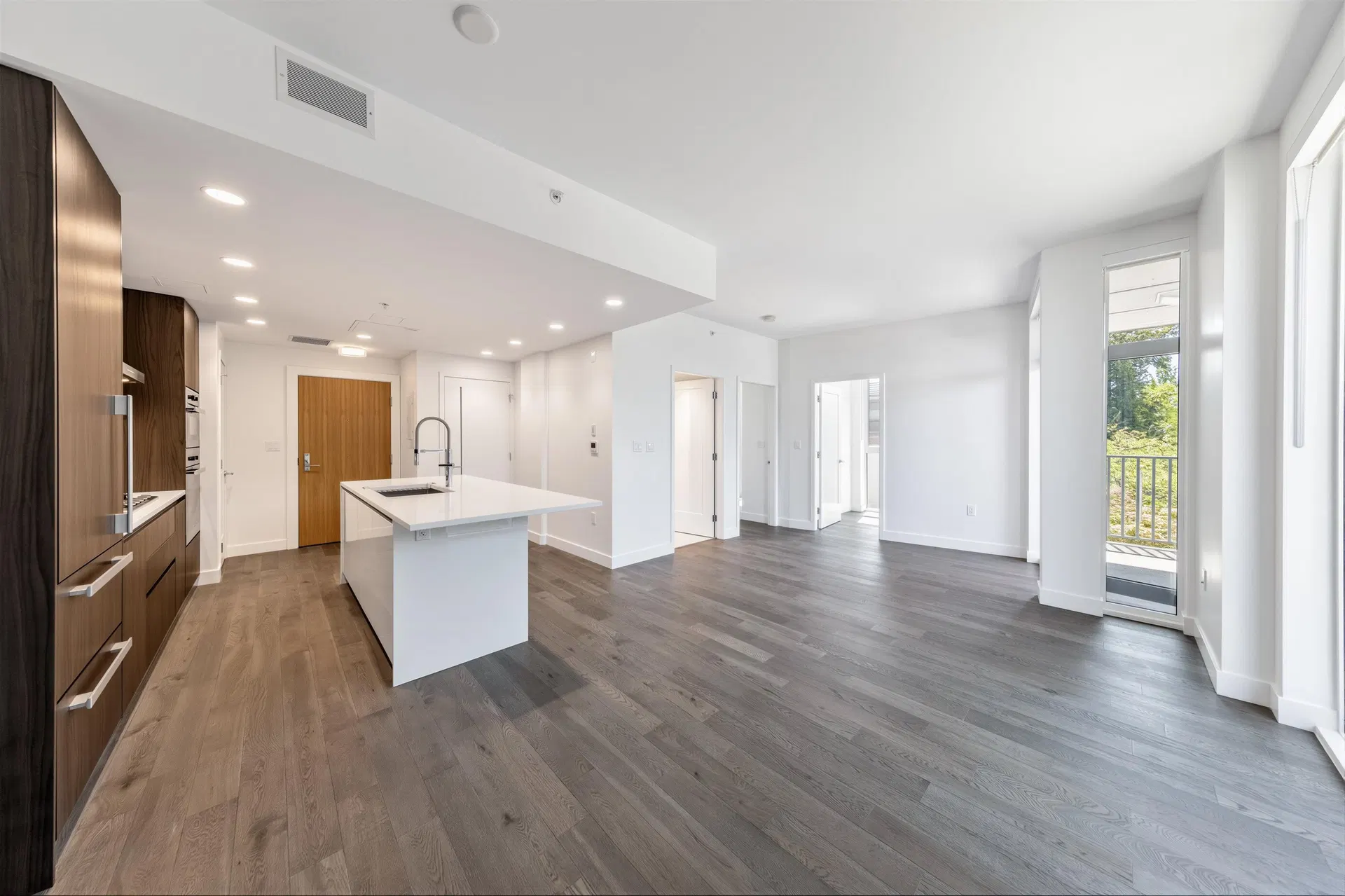 Photo 3 of 24 at #305 – 2888 Arbutus Street