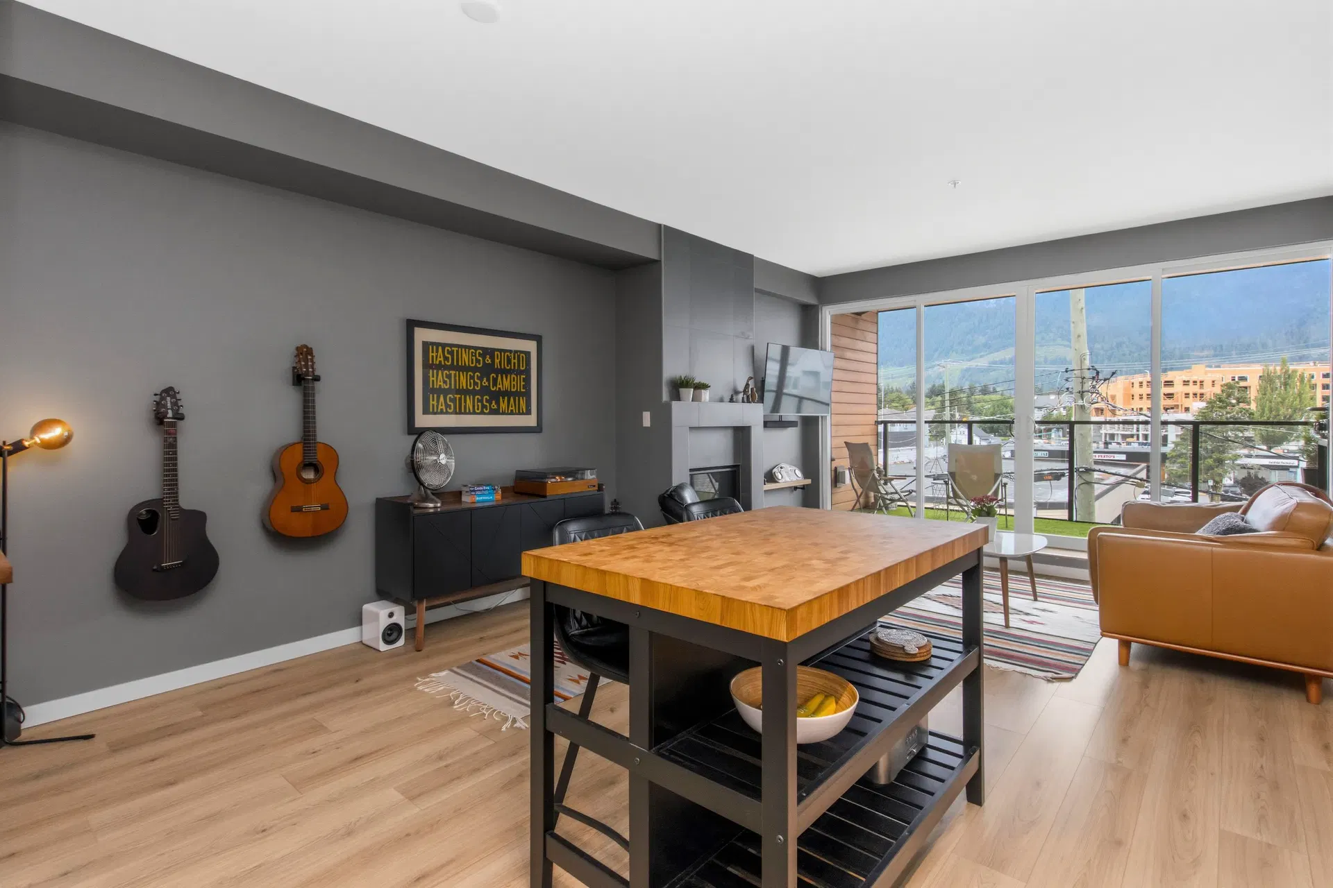 Photo 4 of 27 at #303 – 38165 Cleveland Avenue