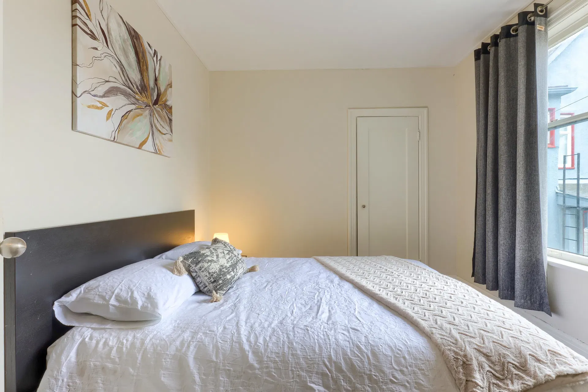 Photo 5 of 15 at #6 – 935 Jervis Street