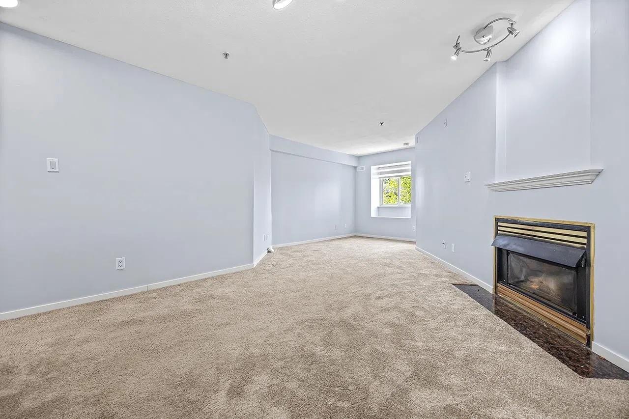 Photo 3 of 19 at #211 – 868 Kingsway