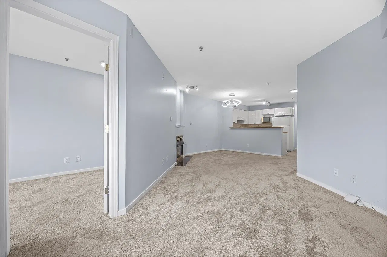 Photo 4 of 19 at #211 – 868 Kingsway