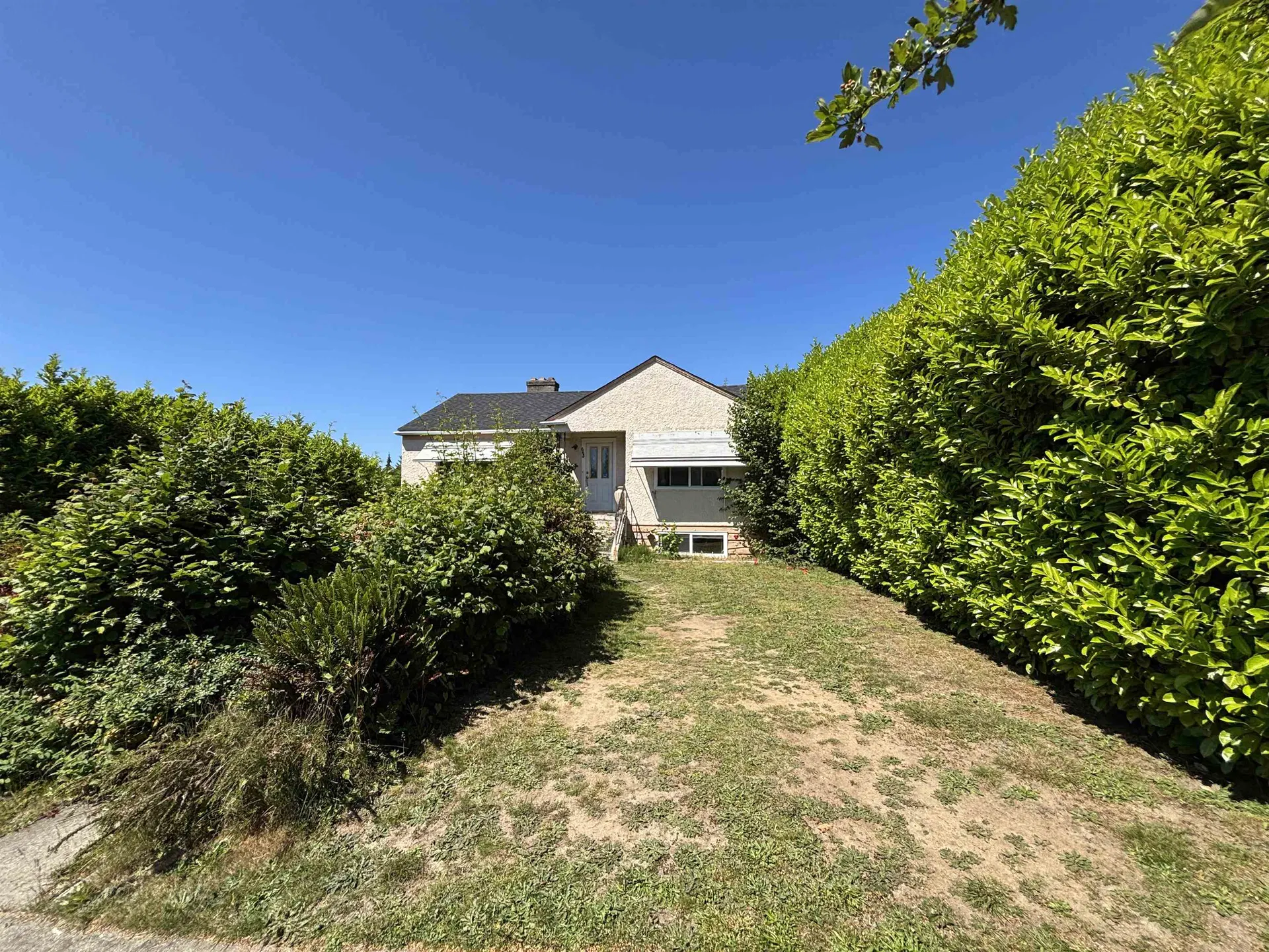 Photo 1 of 1 at 665 W 29th Avenue