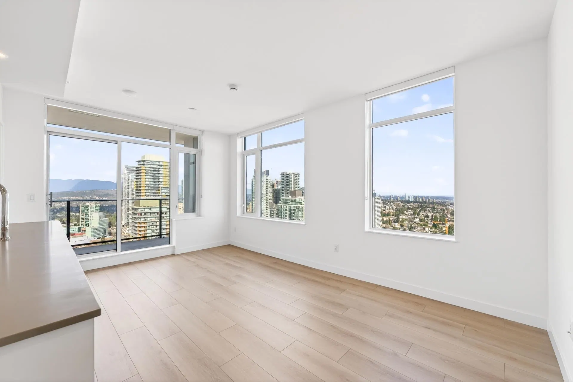 Photo 5 of 20 at #2809 – 6468 Willingdon Avenue