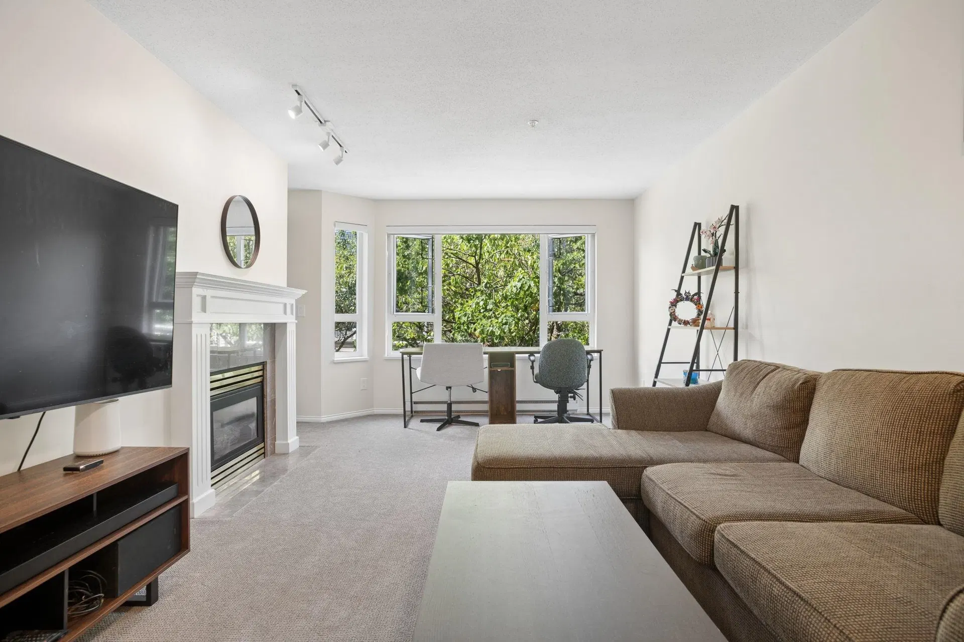 Photo 5 of 35 at #230 – 5888 Dover Crescent