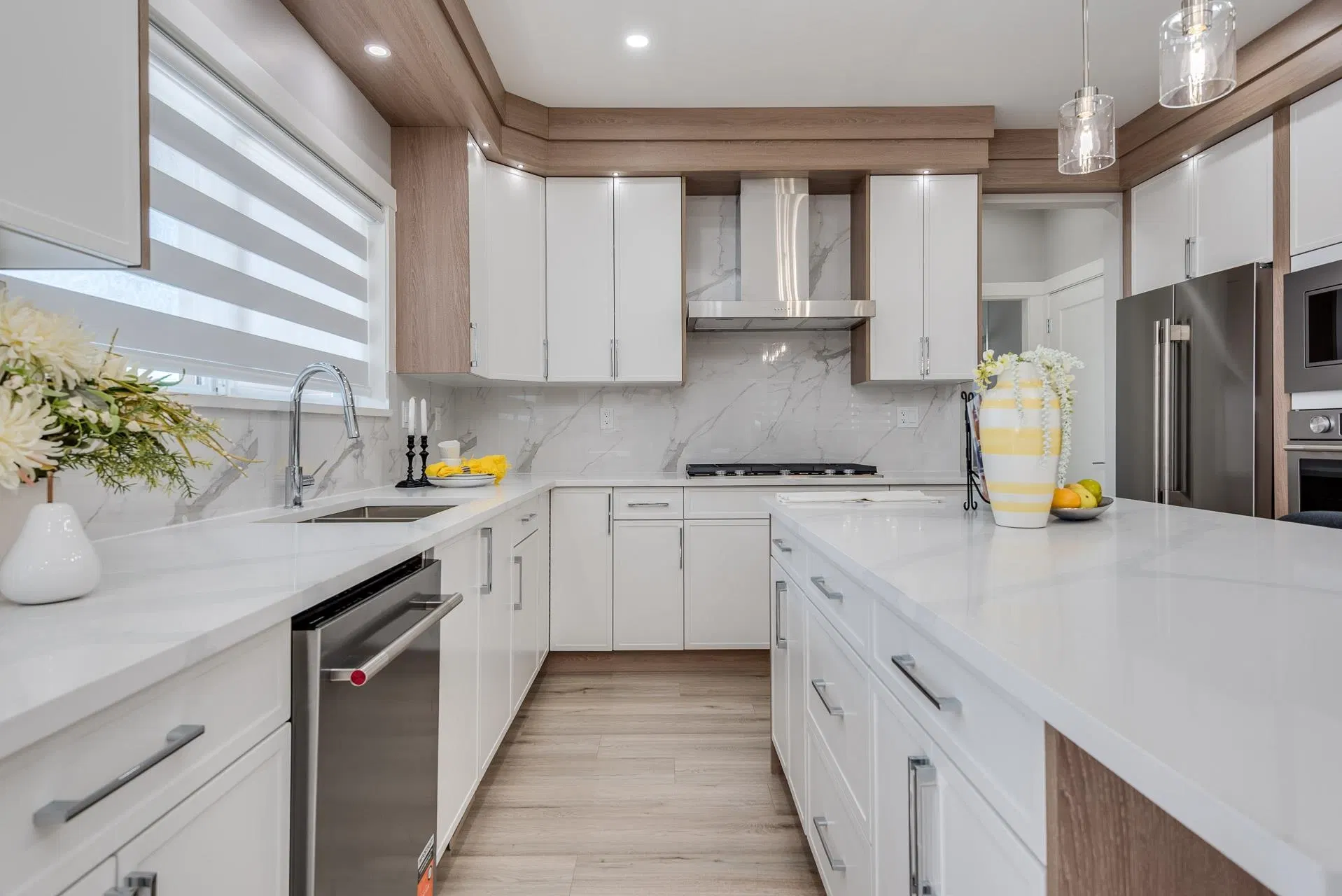 Photo 5 of 40 at 3550 Monson Crescent