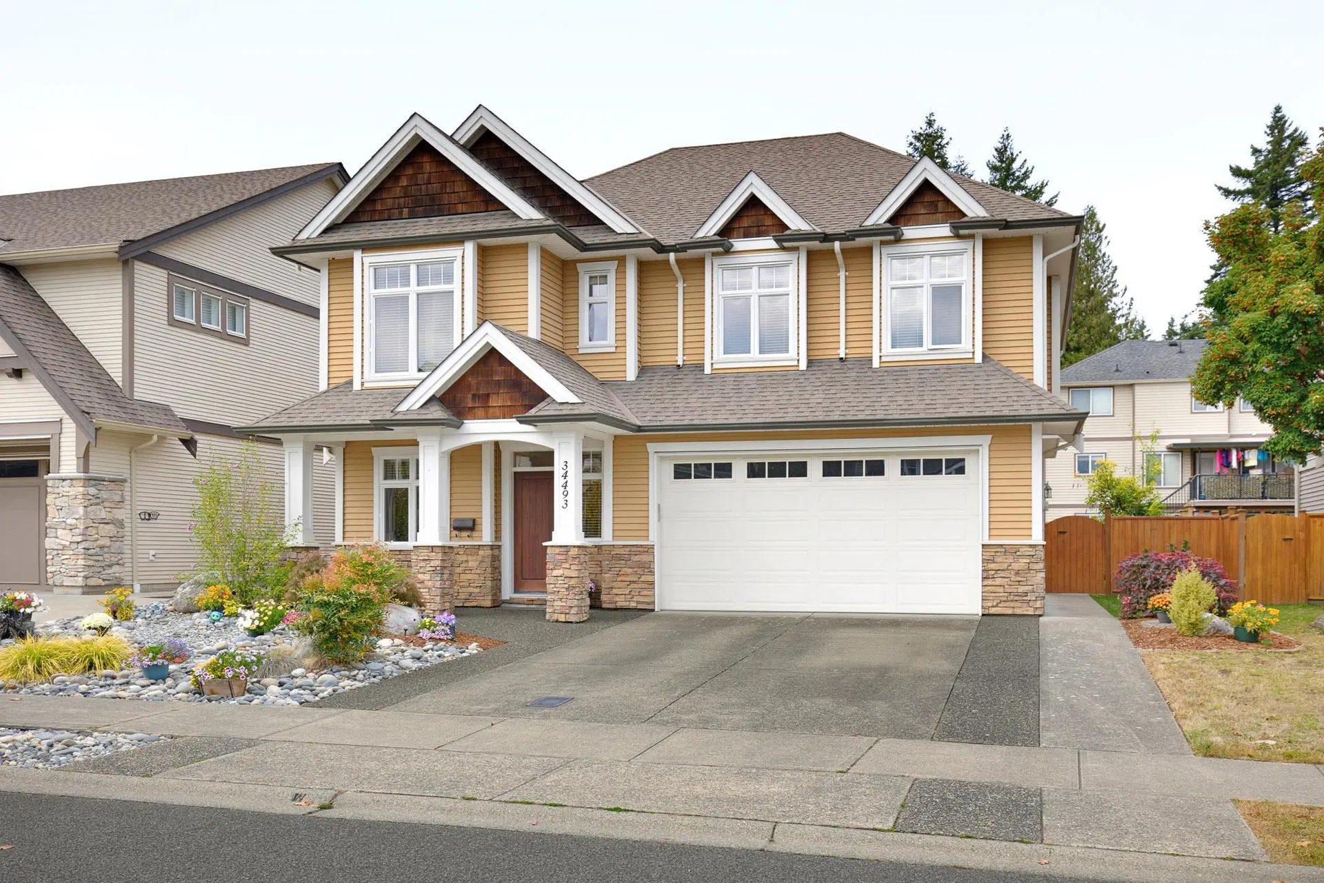 Photo 2 of 40 at 34493 Marcliffe Place