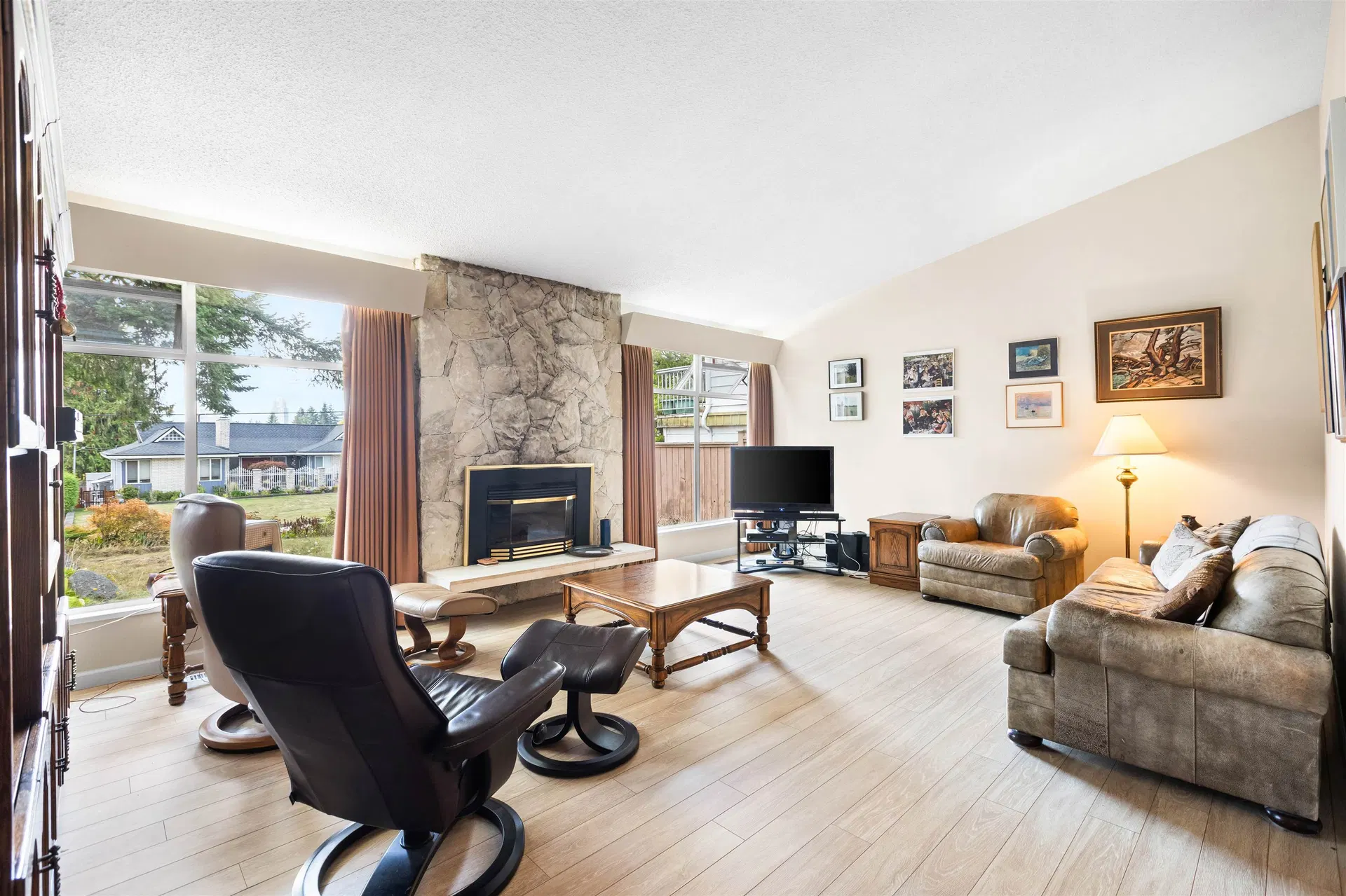 Photo 4 of 19 at 695 Macintosh Street