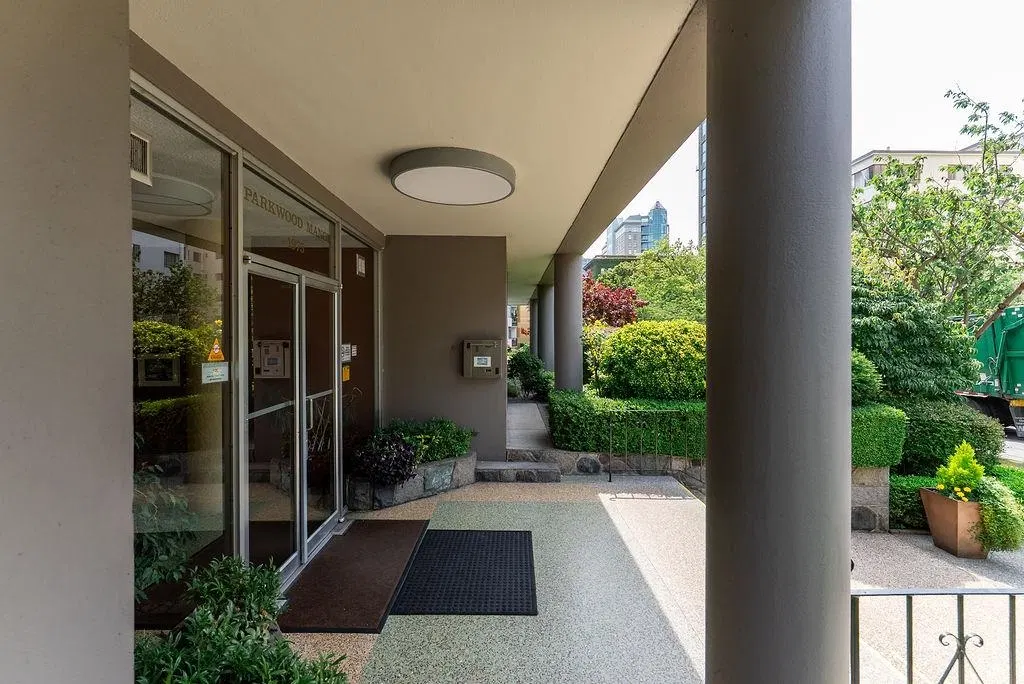 Photo 4 of 39 at #110 – 1975 Pendrell Street