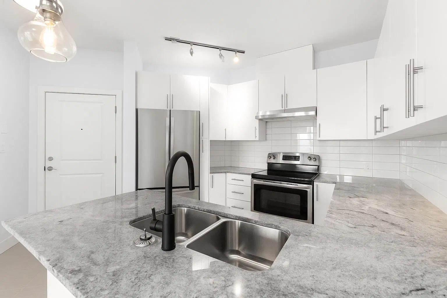 Photo 3 of 32 at #412 – 15956 86a Avenue