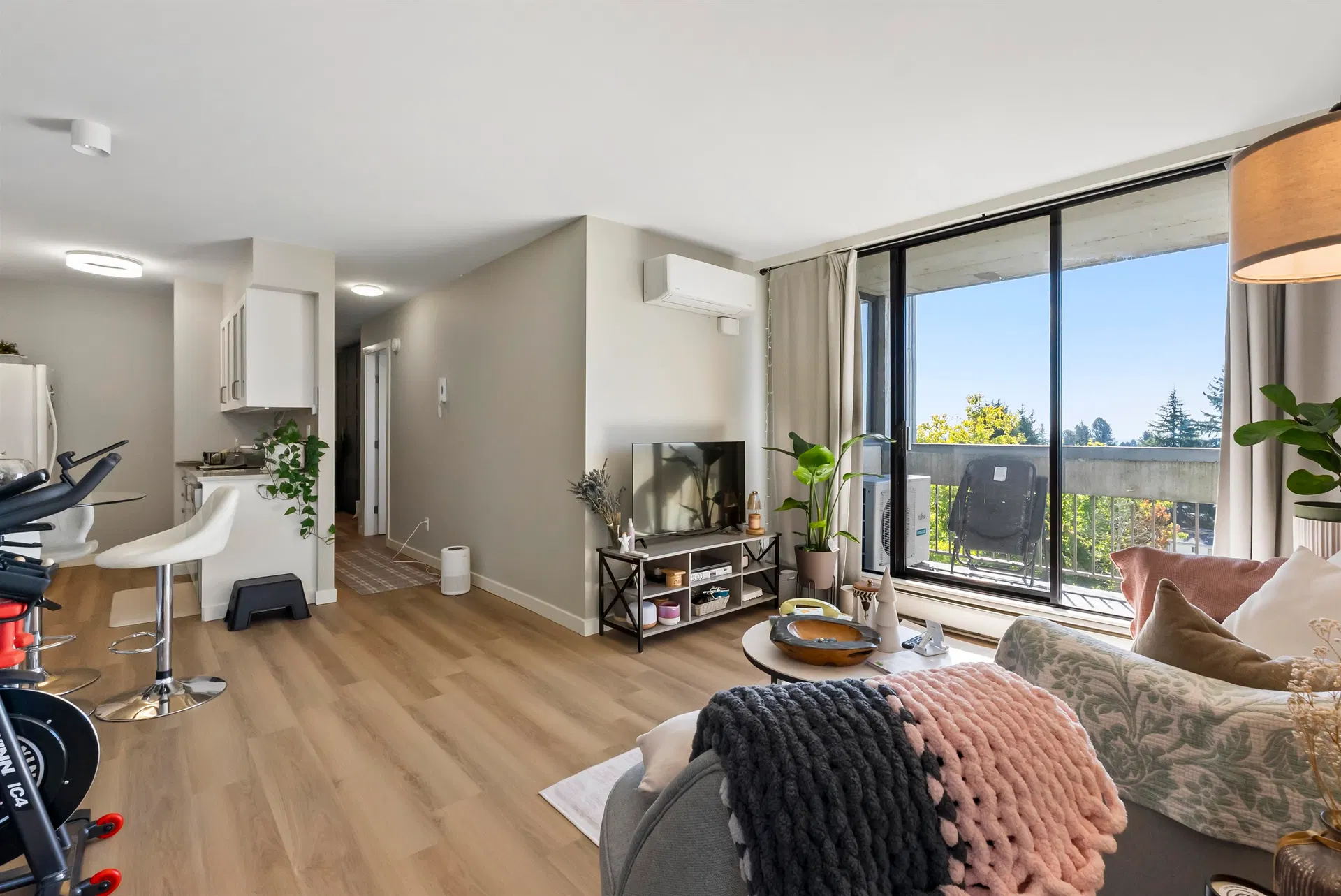 Photo 4 of 26 at #706 – 6759 Willingdon Avenue