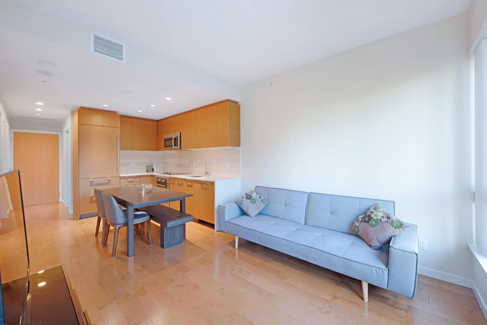 Photo 4 of 32 at #1709 – 5728 Berton Avenue