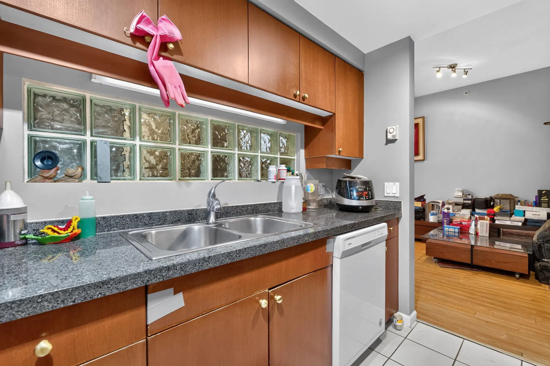 Photo 4 of 19 at TH108 – 1288 Marinaside Crescent