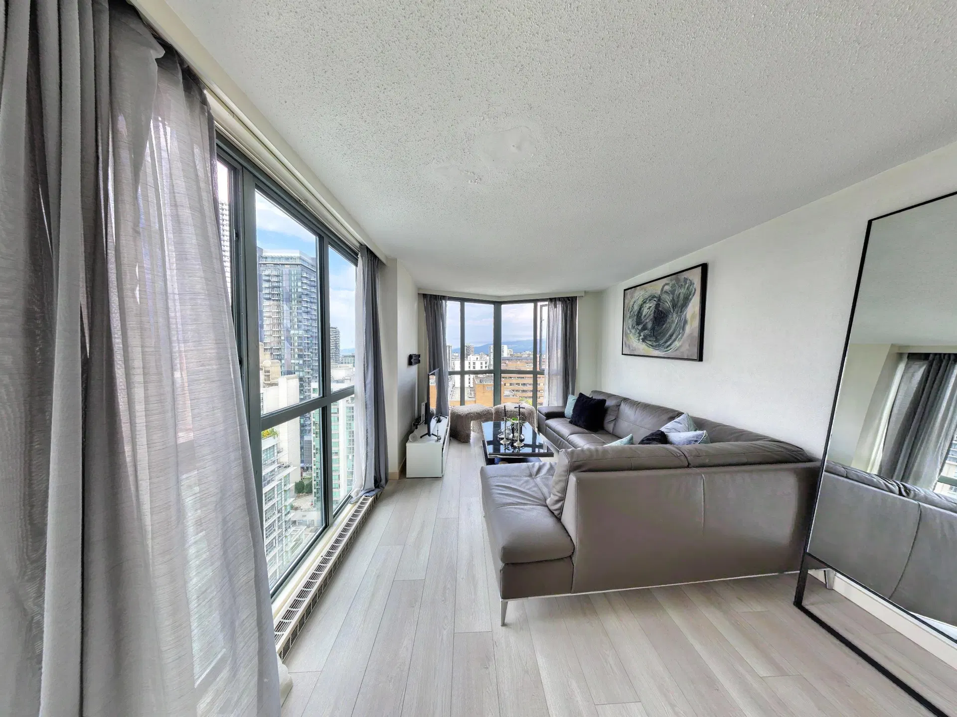 Photo 3 of 12 at #2501 – 1188 Howe Street