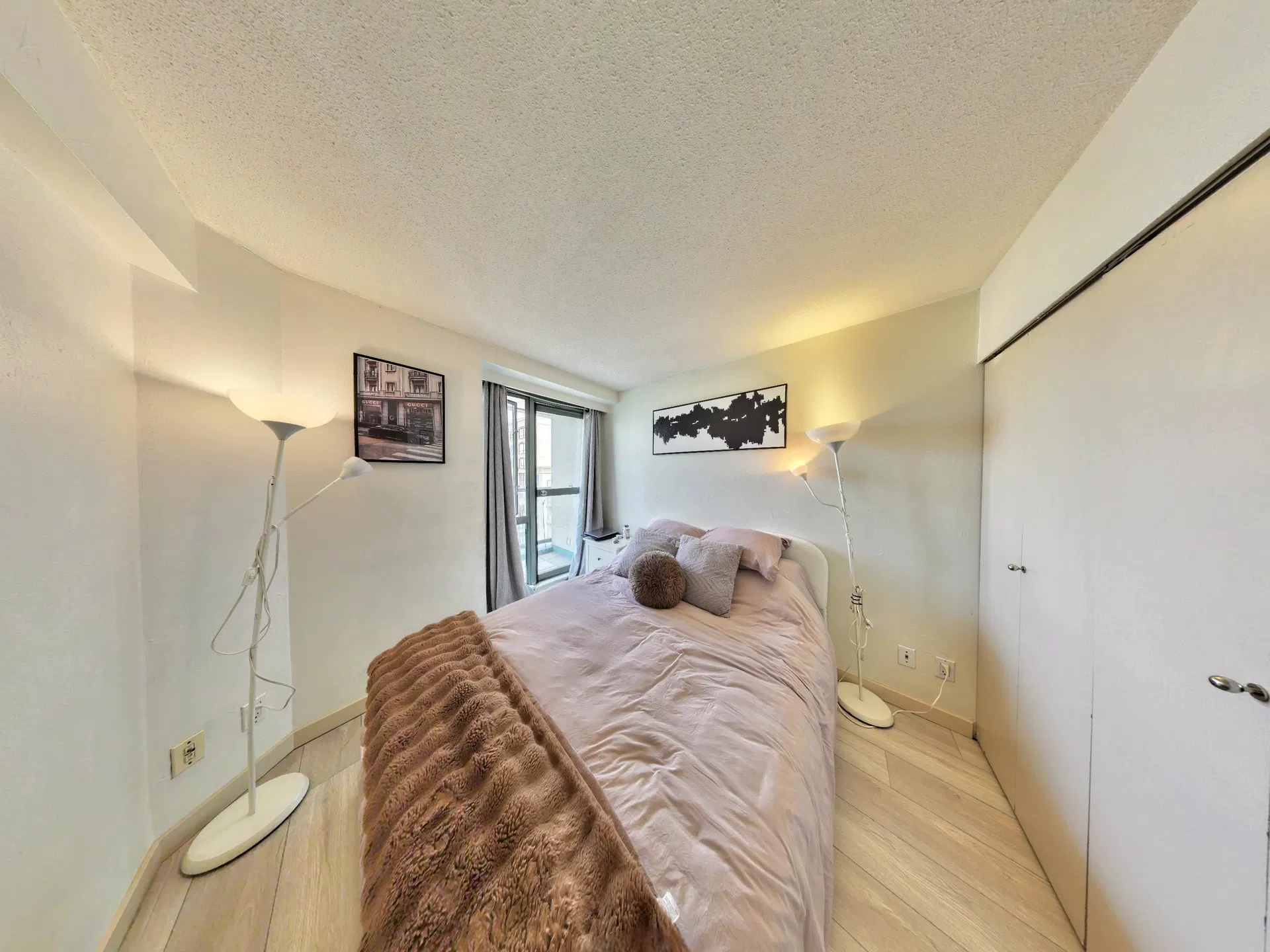 Photo 5 of 12 at #2501 – 1188 Howe Street
