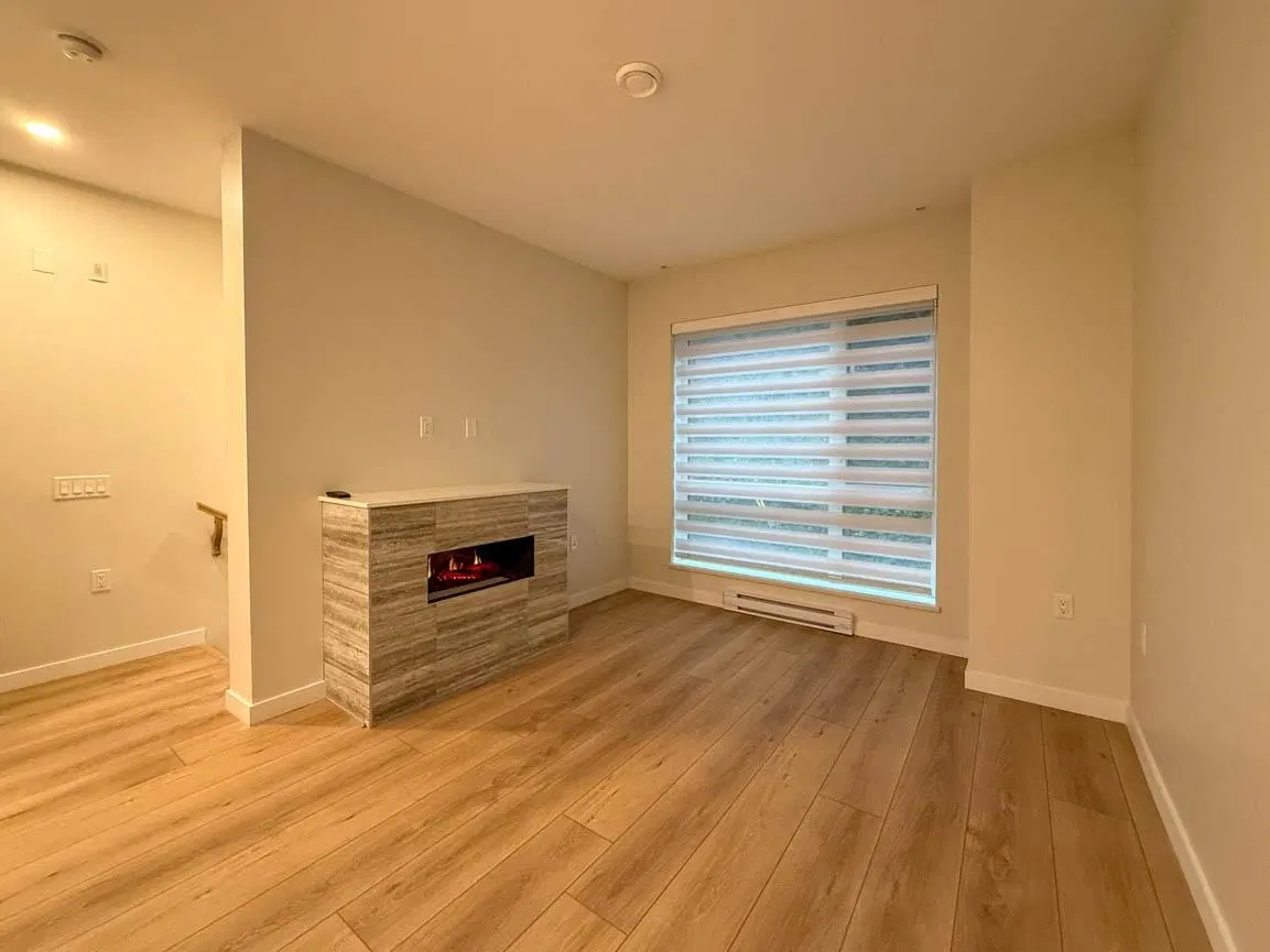 Photo 4 of 18 at Th 74 - 3592 Hull St