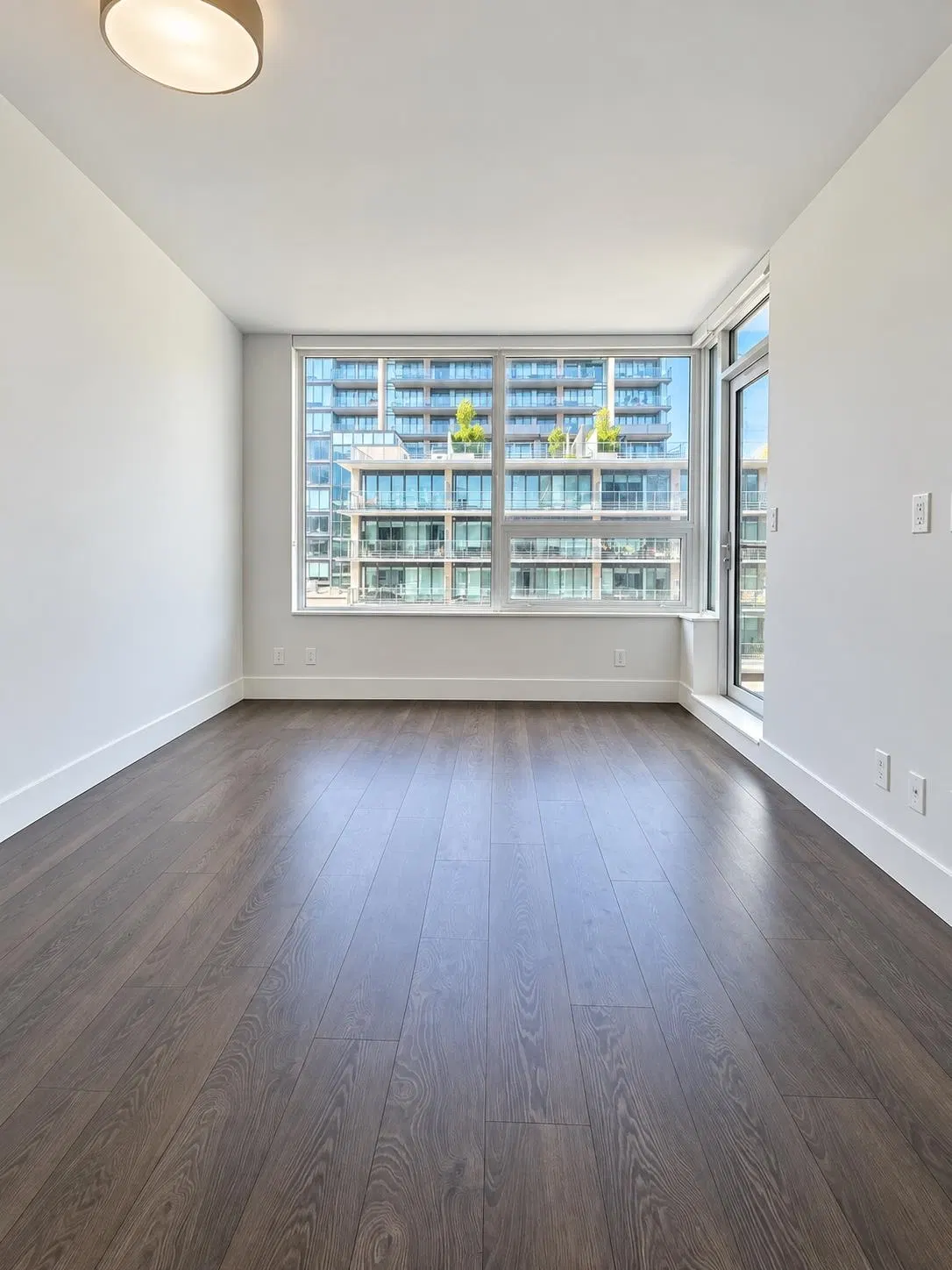 Photo 3 of 22 at #513 – 6900 Pearson Way