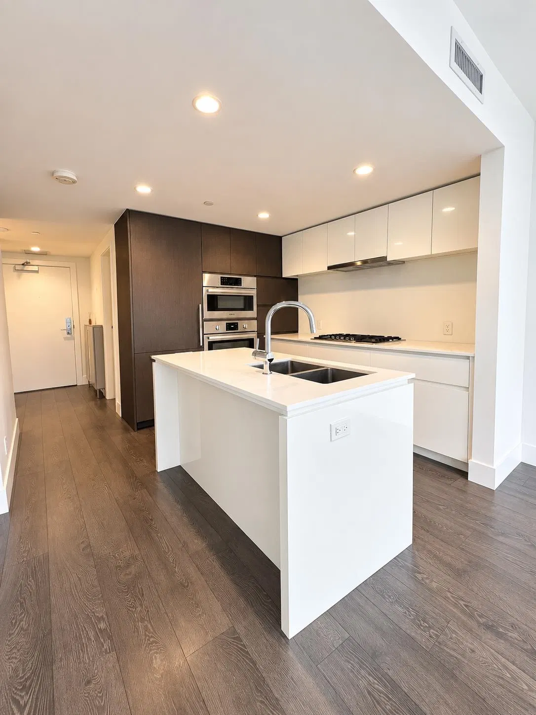 Photo 4 of 22 at #513 – 6900 Pearson Way