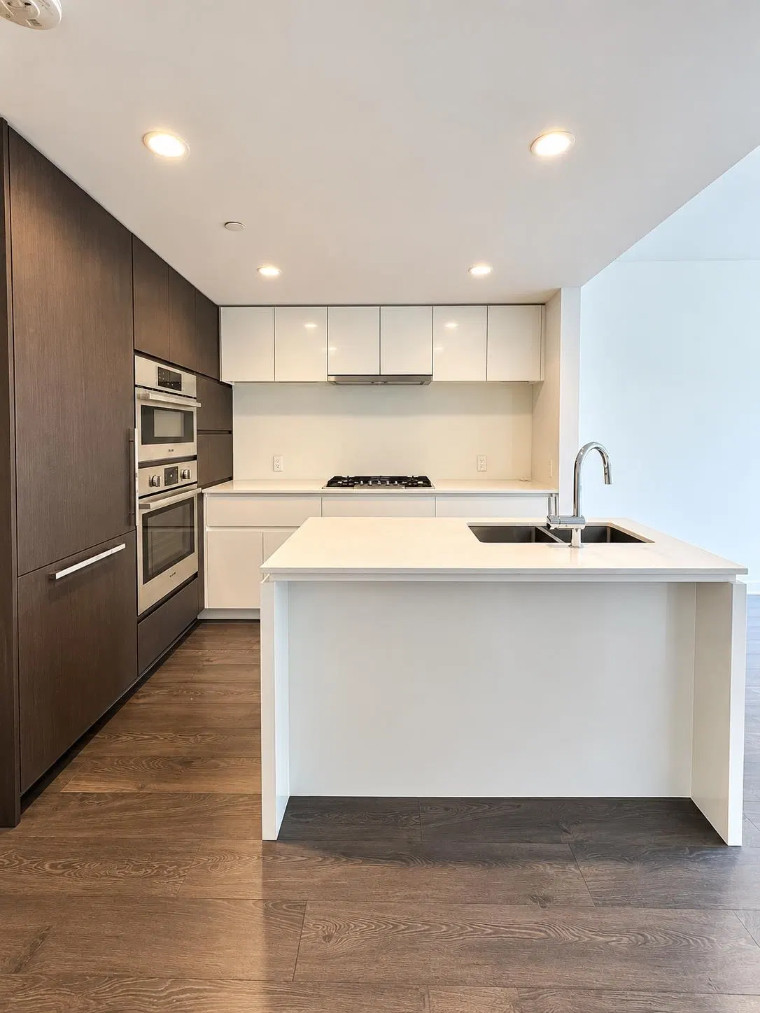 Photo 5 of 22 at #513 – 6900 Pearson Way