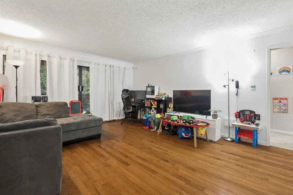 #211 – 444 49th Avenue