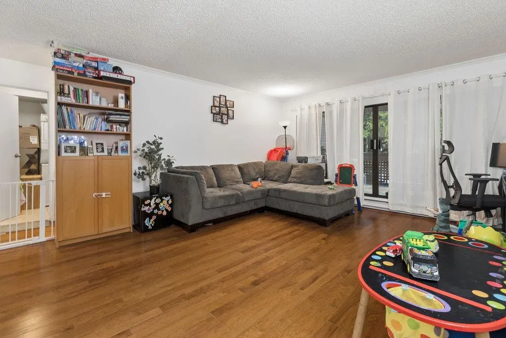 Photo 2 of 15 at #211 – 444 W 49th Avenue