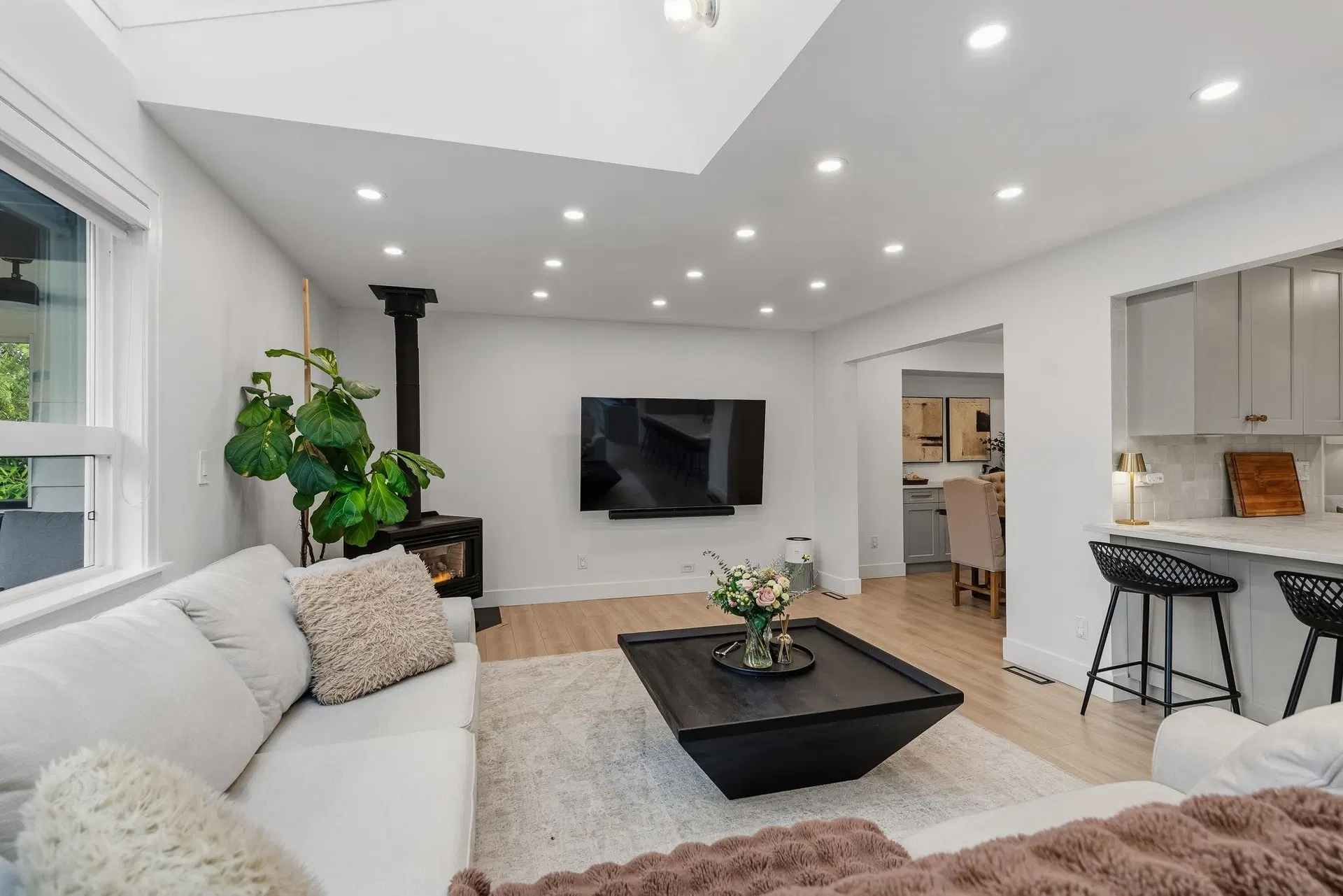 Photo 2 of 29 at 8805 Delcourt Crescent