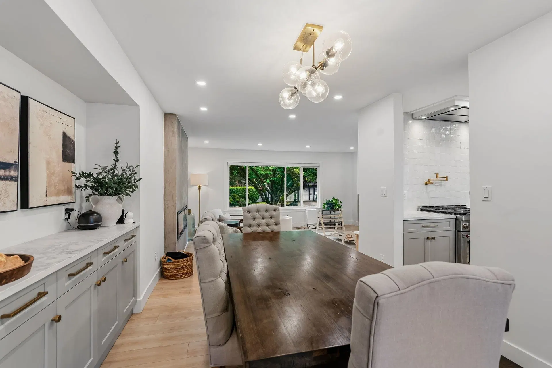 Photo 5 of 29 at 8805 Delcourt Crescent