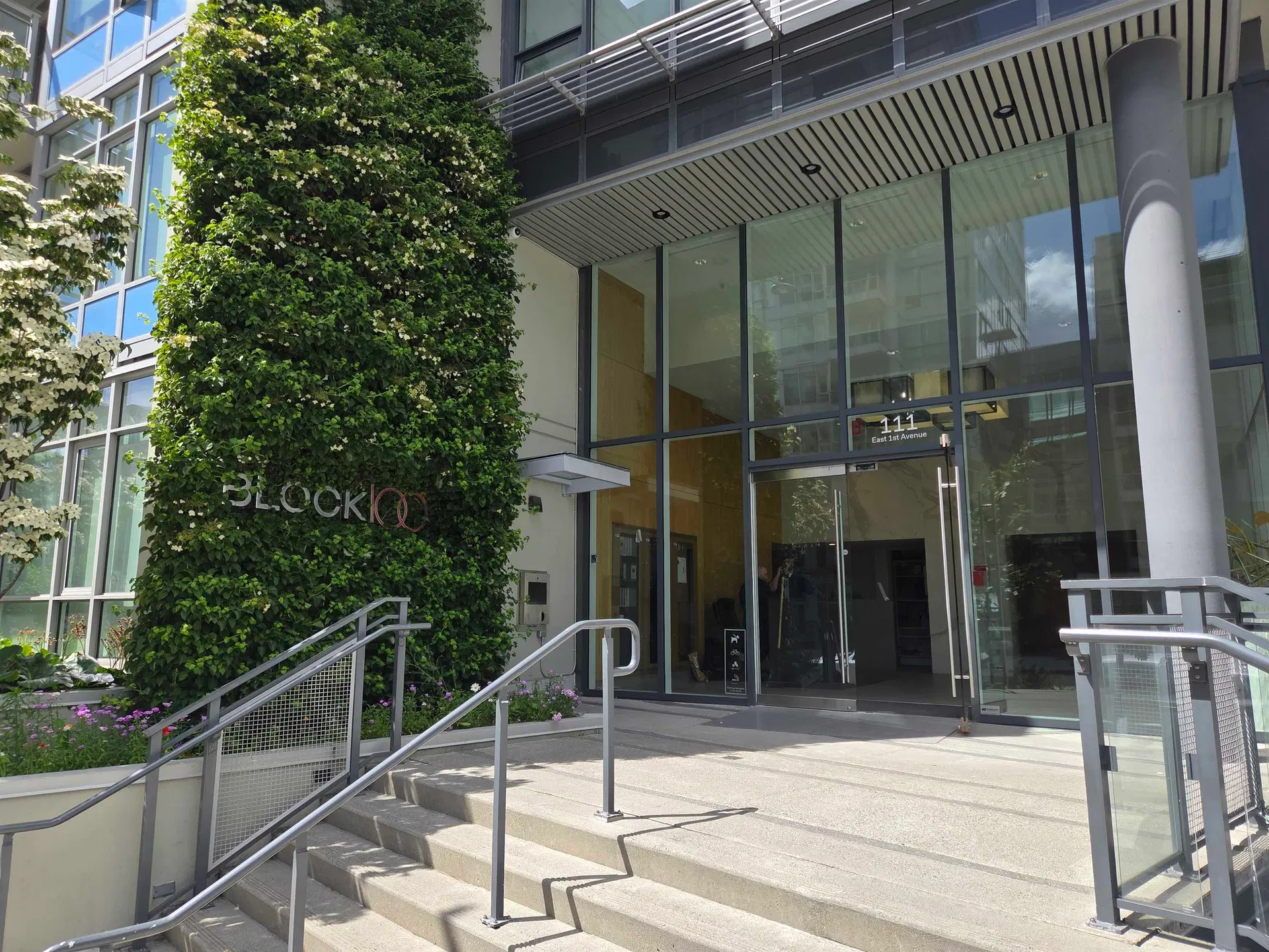 Photo 2 of 34 at #905 – 111 E 1st Avenue
