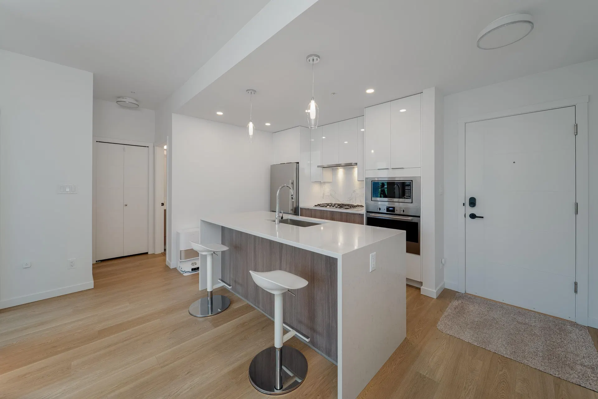 Photo 3 of 39 at #413 – 11641 227 Street
