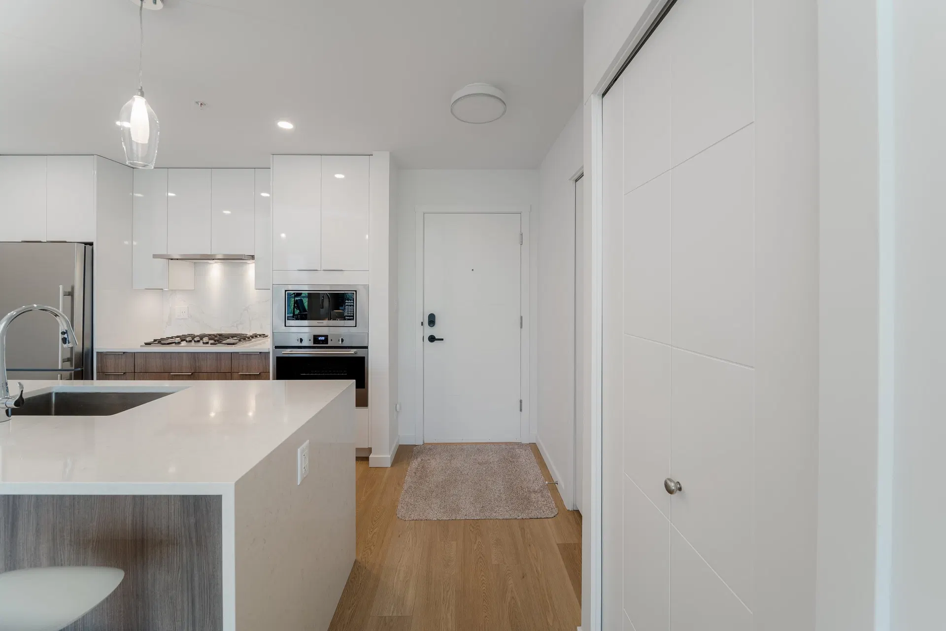 Photo 4 of 39 at #413 – 11641 227 Street