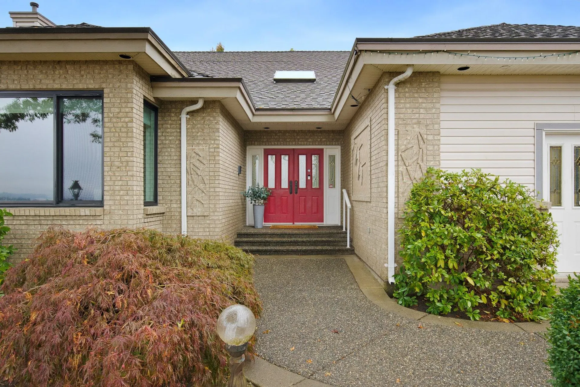 Photo 3 of 40 at 5226 222 Street