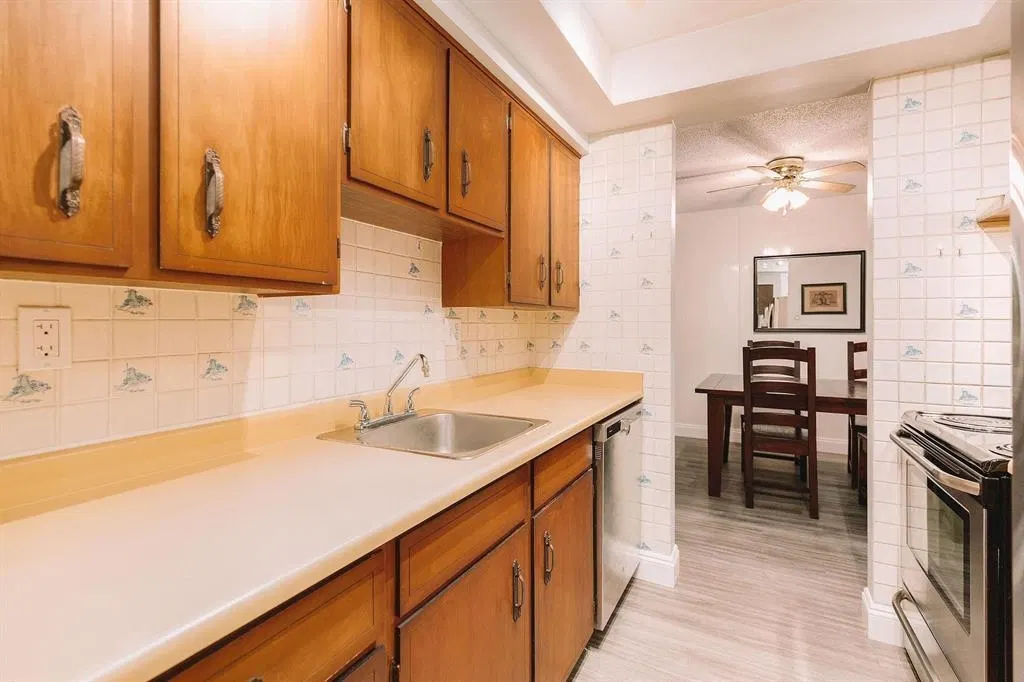 Photo 4 of 8 at #206 – 410 Agnes Street