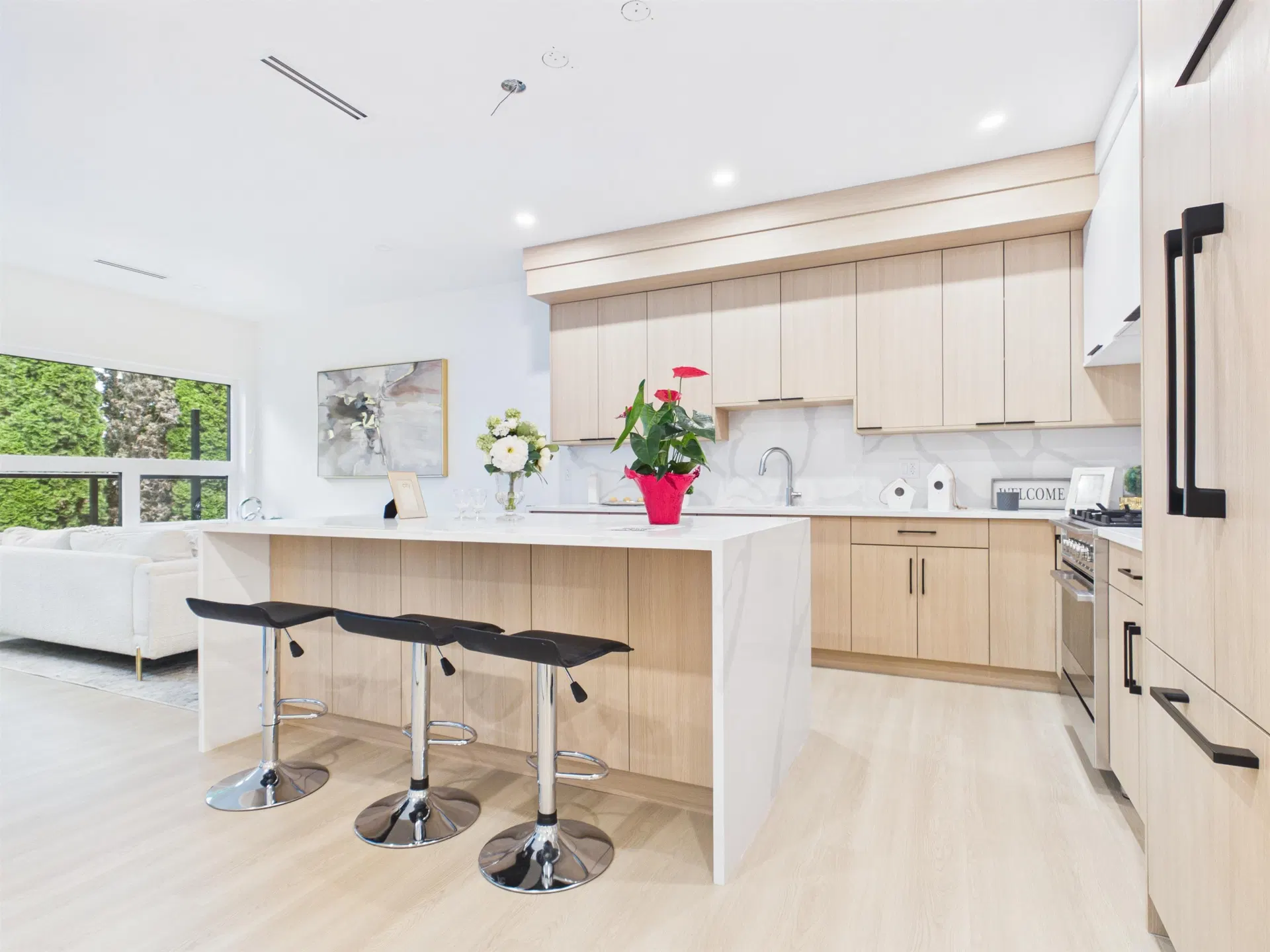 Photo 2 of 27 at #3 – 6118 Irmin Street