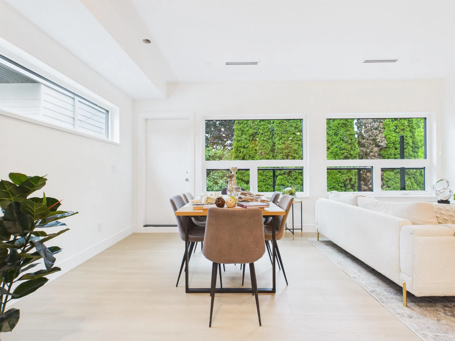 Photo 5 of 27 at #3 – 6118 Irmin Street