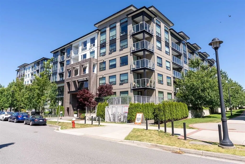 Photo 3 of 22 at #315 – 9233 Odlin Road