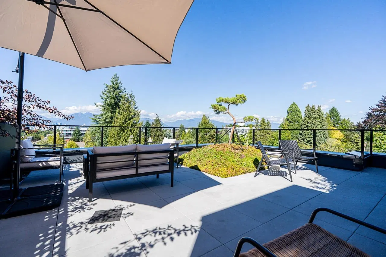 Photo 2 of 40 at #202 – 539 W 28th Avenue