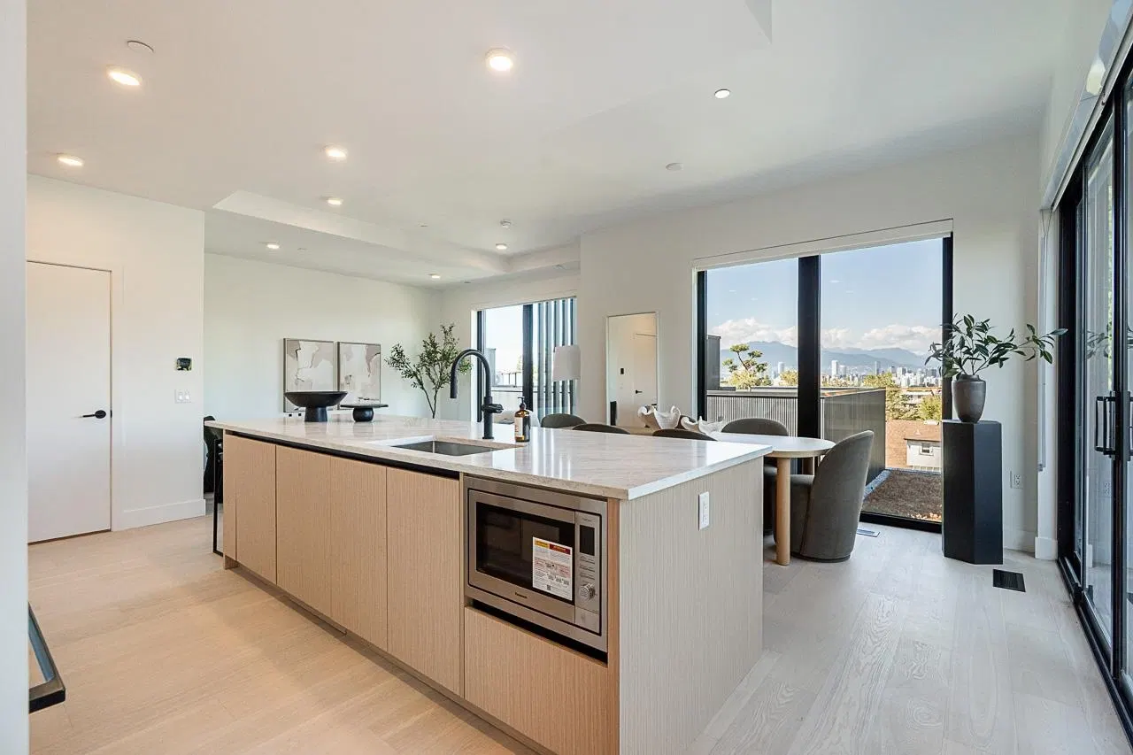 Photo 4 of 40 at #202 – 539 W 28th Avenue